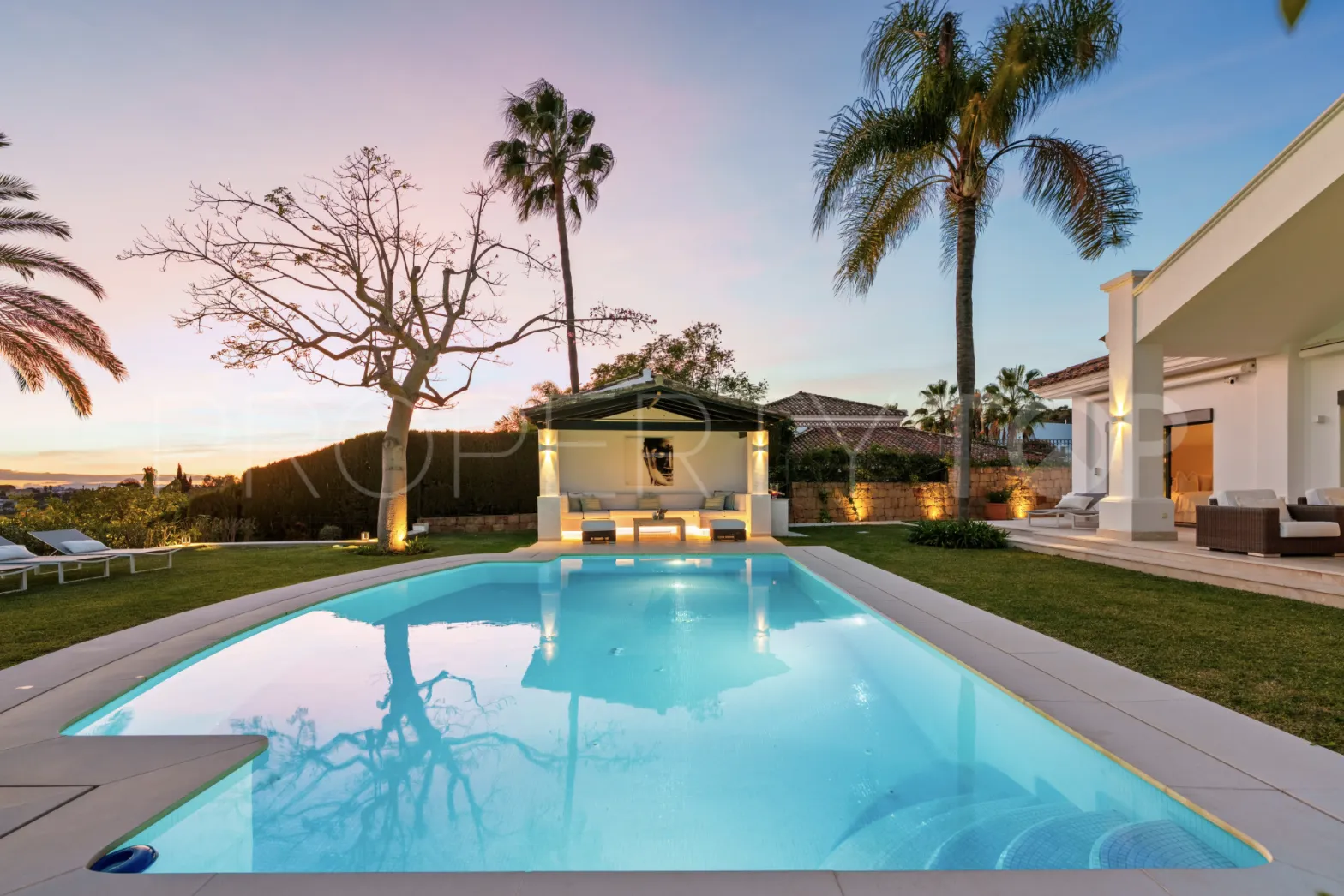 For sale Nueva Andalucia 4 bedrooms villa