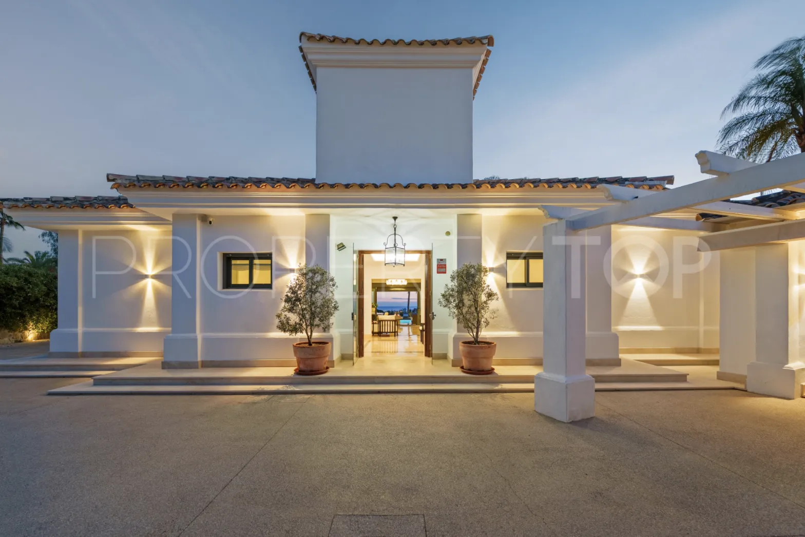For sale Nueva Andalucia 4 bedrooms villa