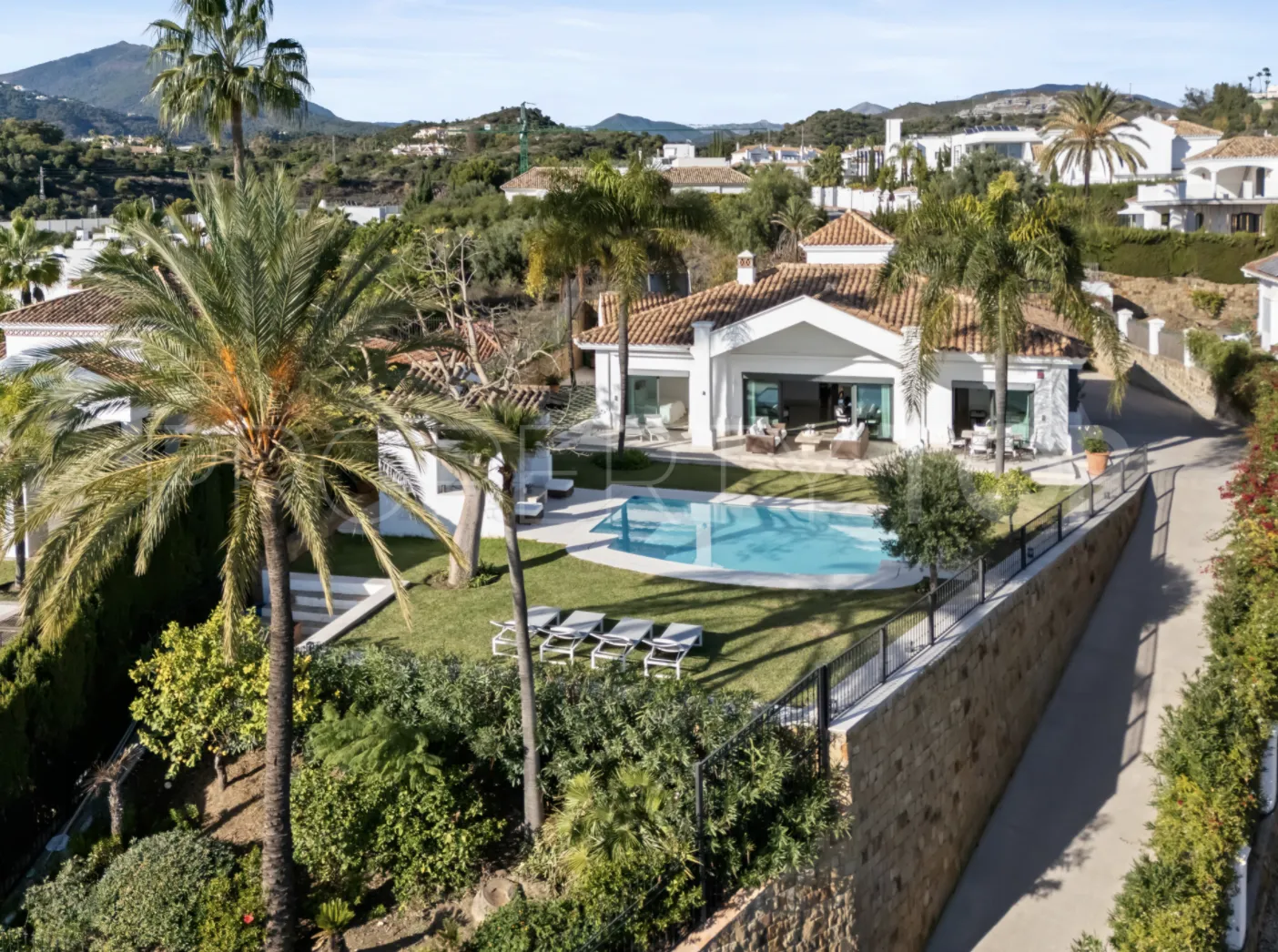 For sale Nueva Andalucia 4 bedrooms villa