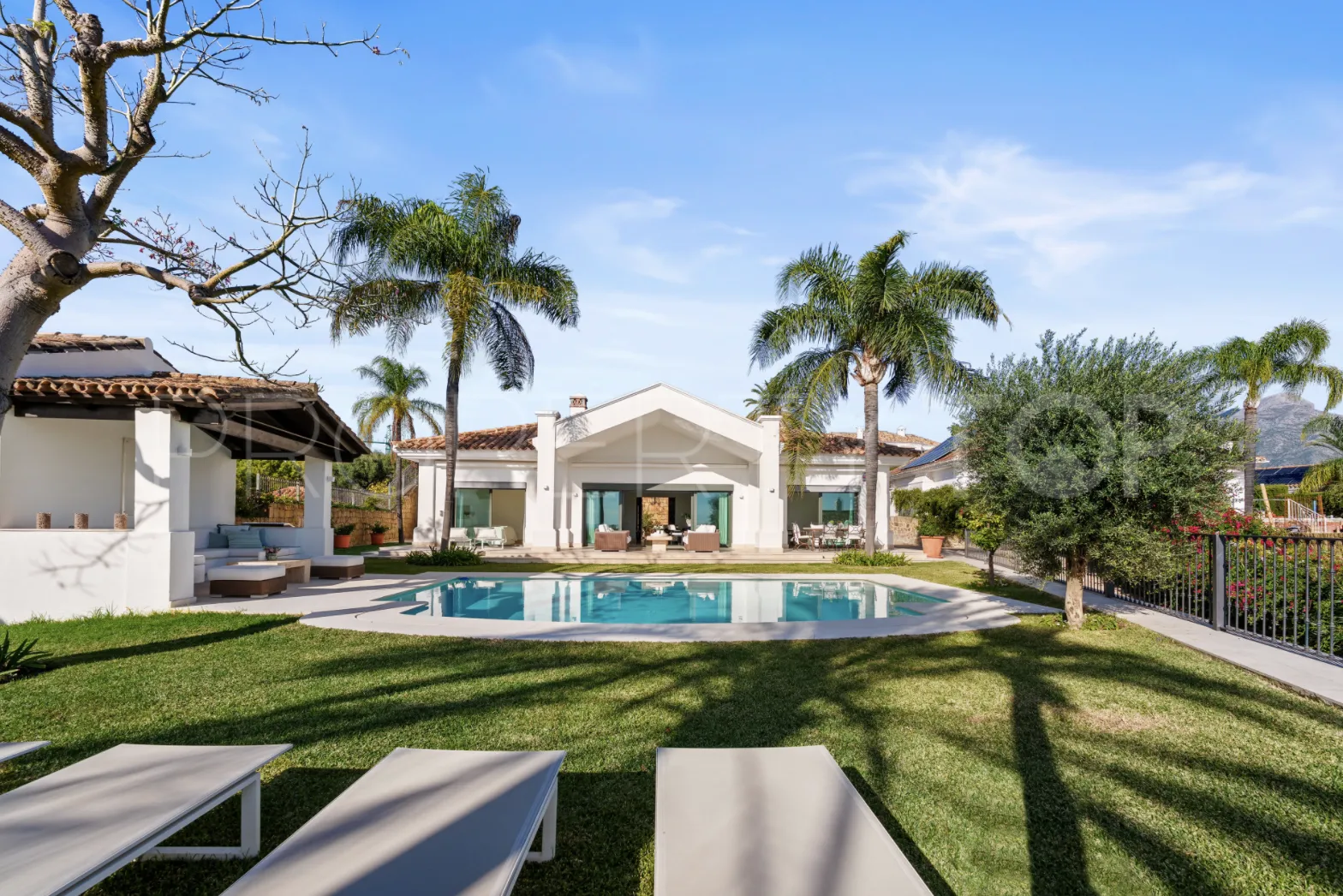 For sale Nueva Andalucia 4 bedrooms villa