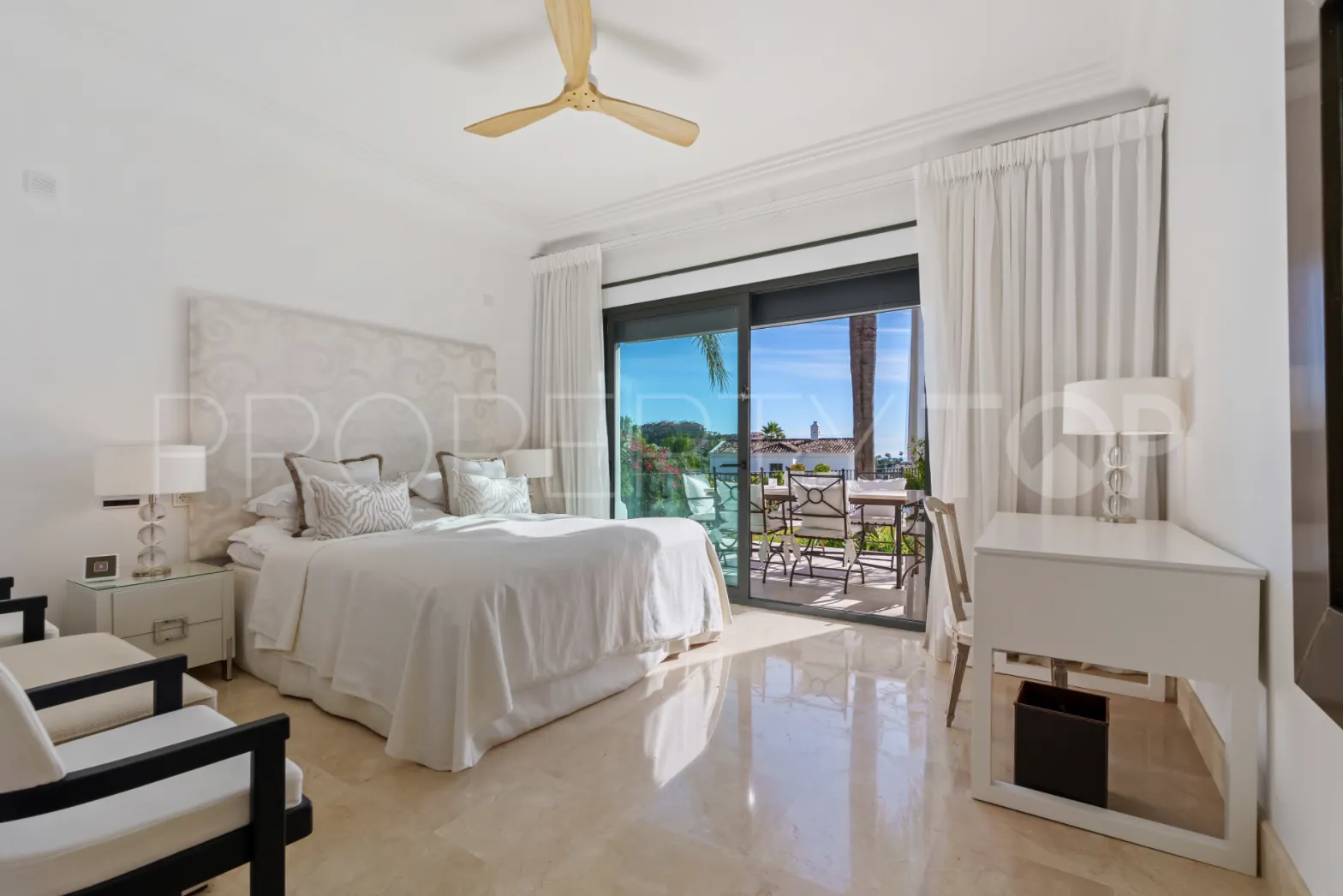 For sale Nueva Andalucia 4 bedrooms villa