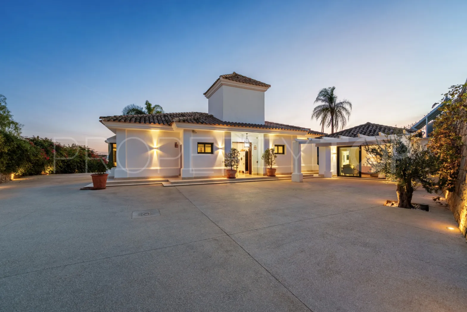 For sale Nueva Andalucia 4 bedrooms villa