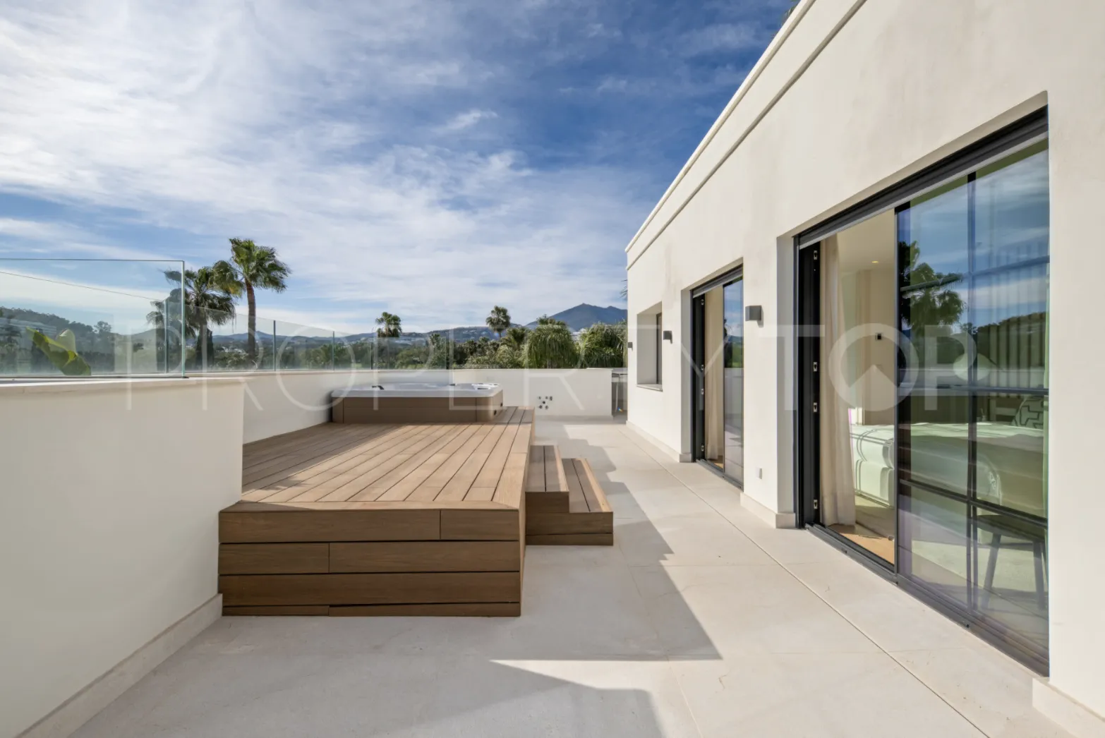 For sale Nueva Andalucia 6 bedrooms villa