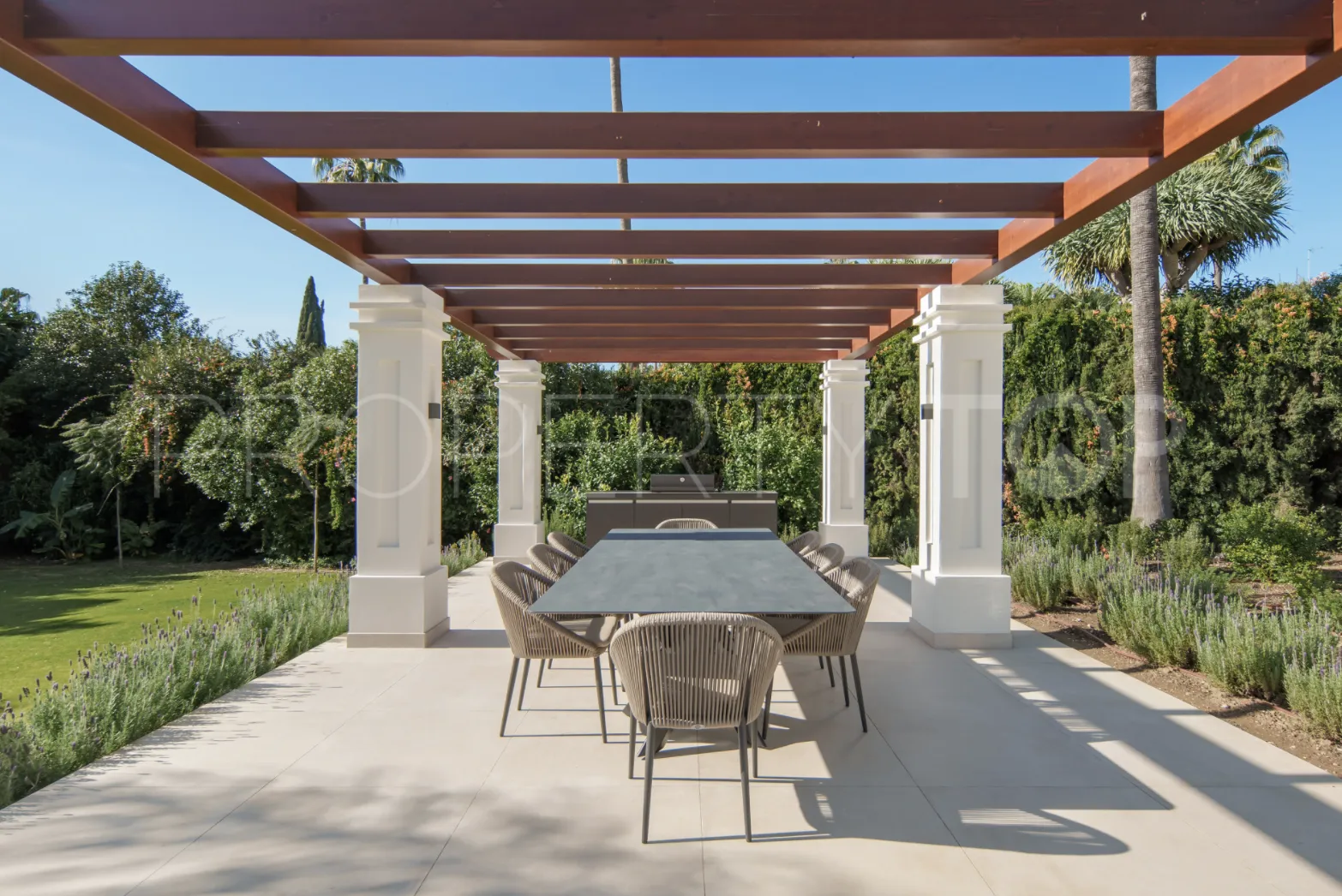 For sale Nueva Andalucia 6 bedrooms villa