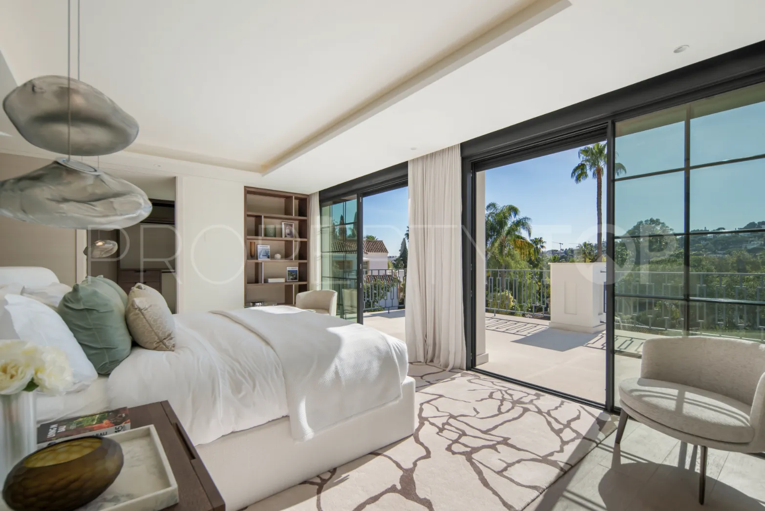 For sale Nueva Andalucia 6 bedrooms villa
