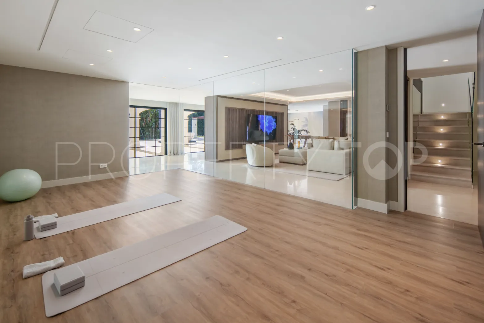 For sale Nueva Andalucia 6 bedrooms villa