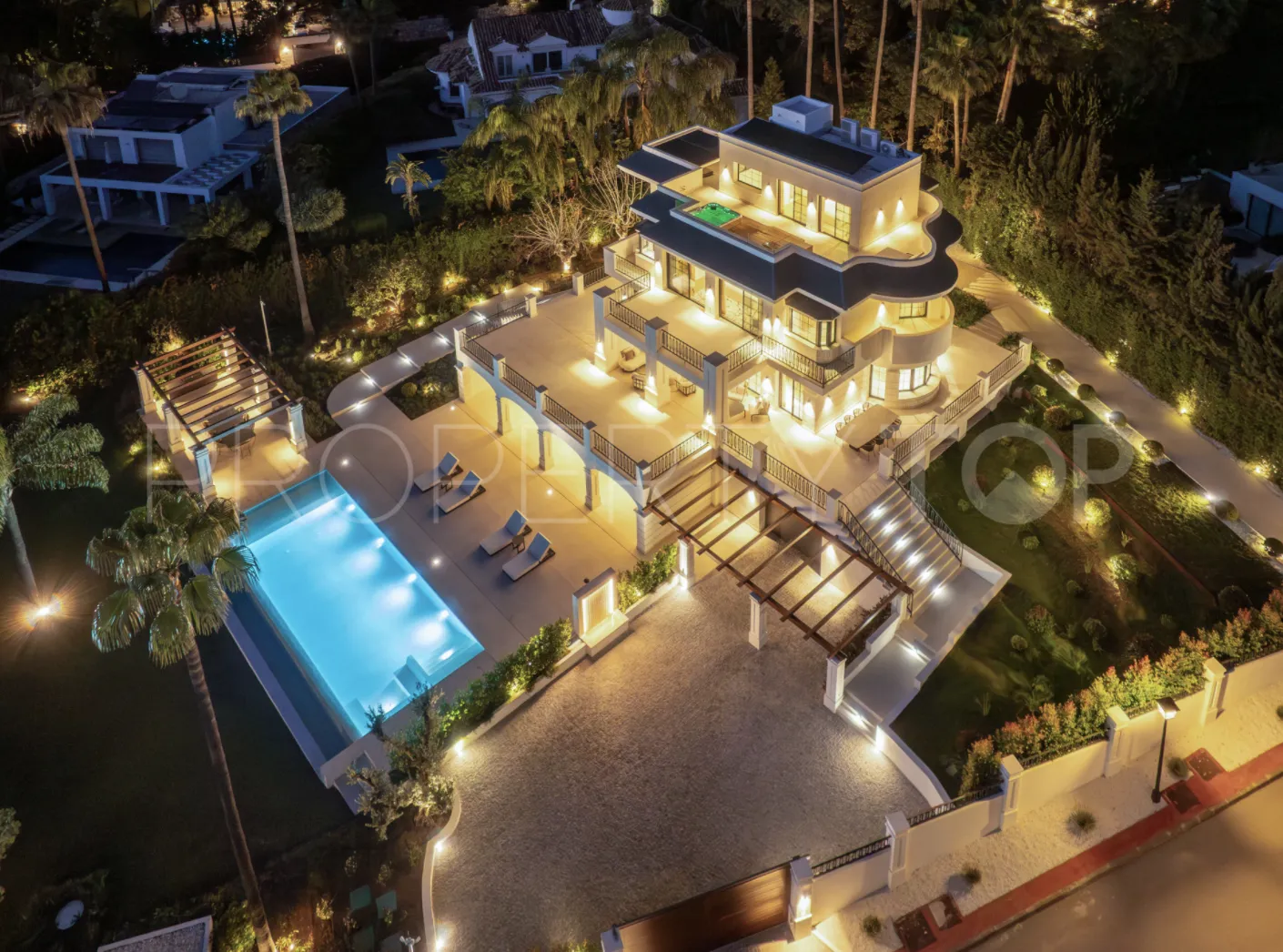 For sale Nueva Andalucia 6 bedrooms villa