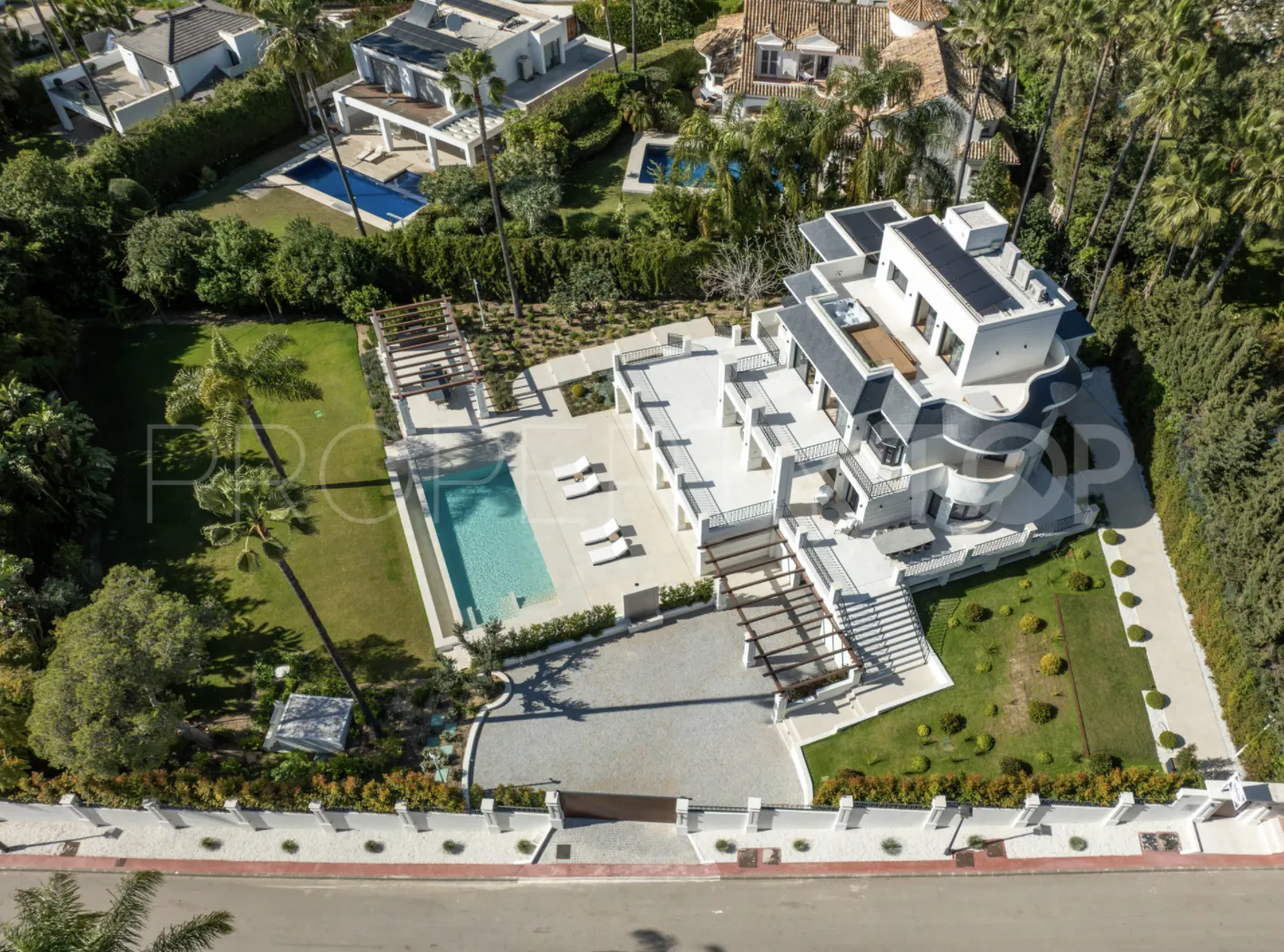 For sale Nueva Andalucia 6 bedrooms villa
