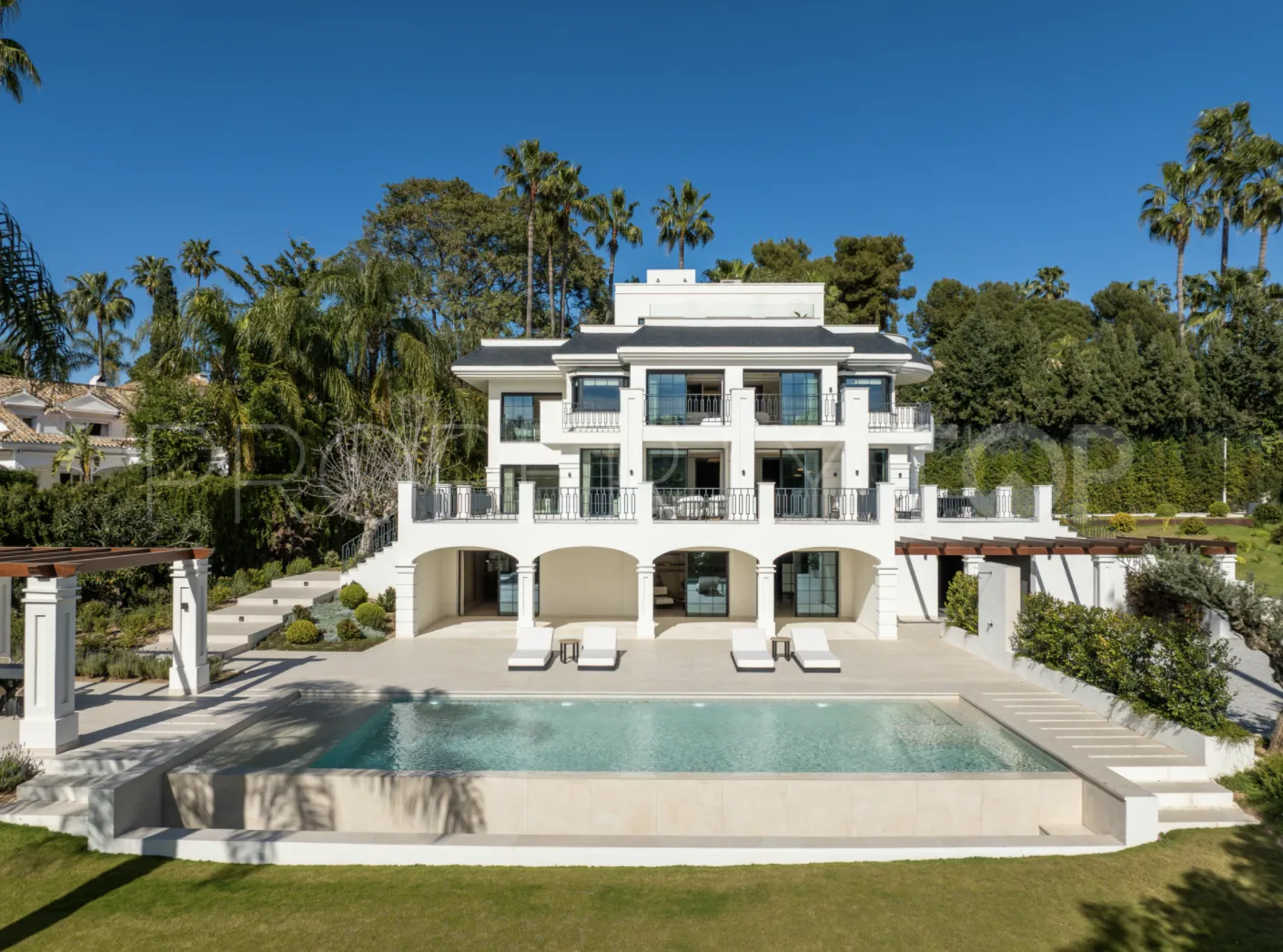 For sale Nueva Andalucia 6 bedrooms villa