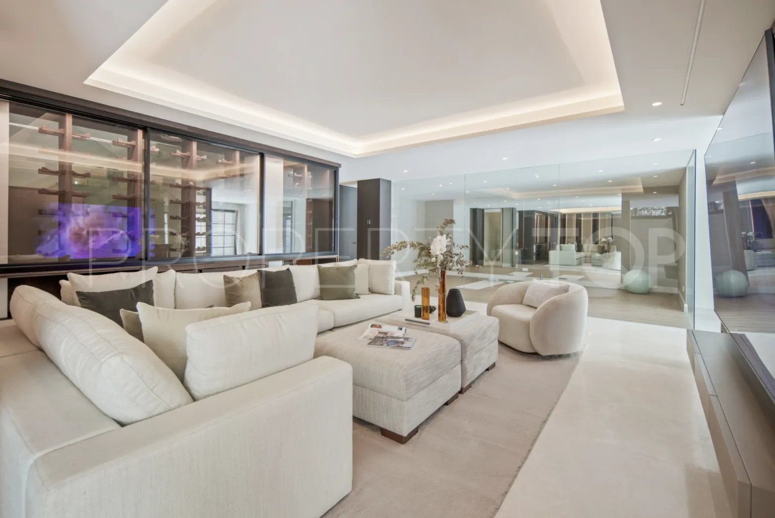 For sale Nueva Andalucia 6 bedrooms villa