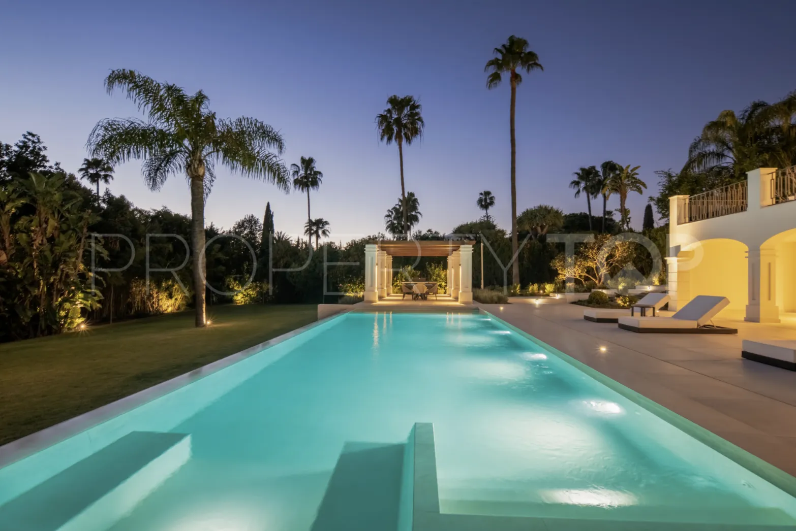 For sale Nueva Andalucia 6 bedrooms villa