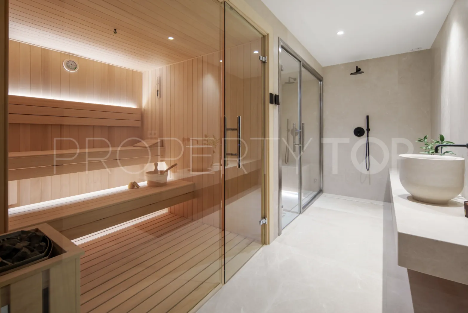 For sale Nueva Andalucia 6 bedrooms villa