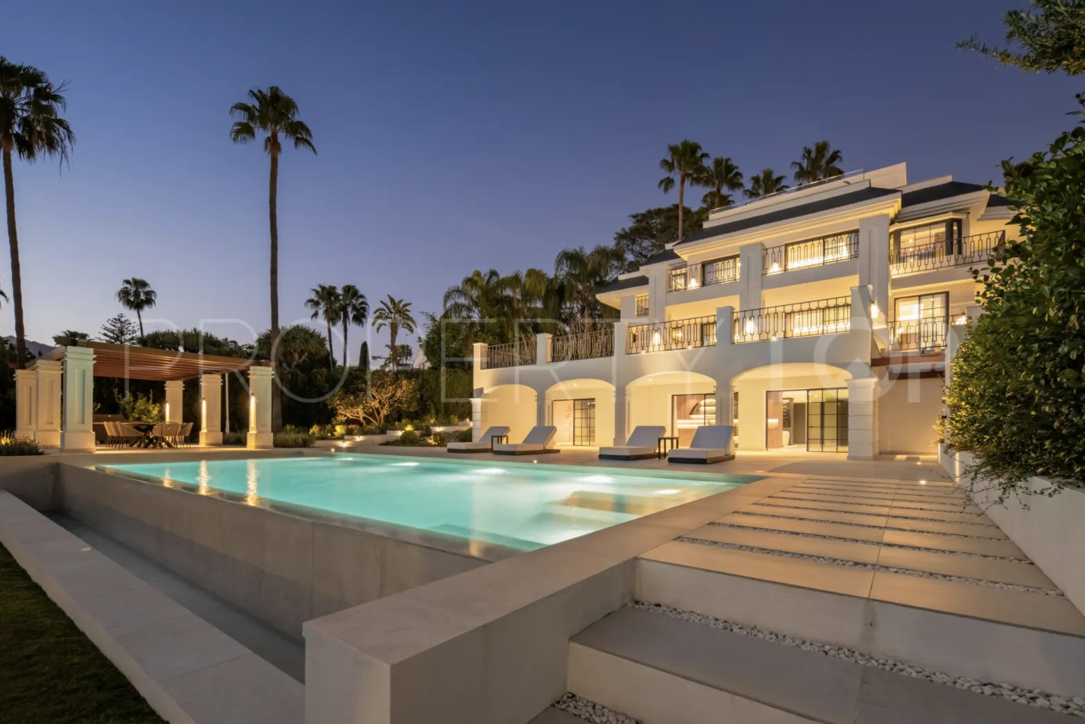 For sale Nueva Andalucia 6 bedrooms villa
