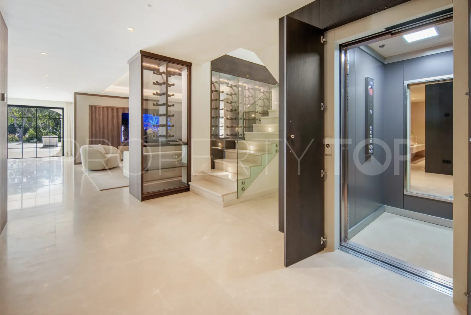 For sale Nueva Andalucia 6 bedrooms villa