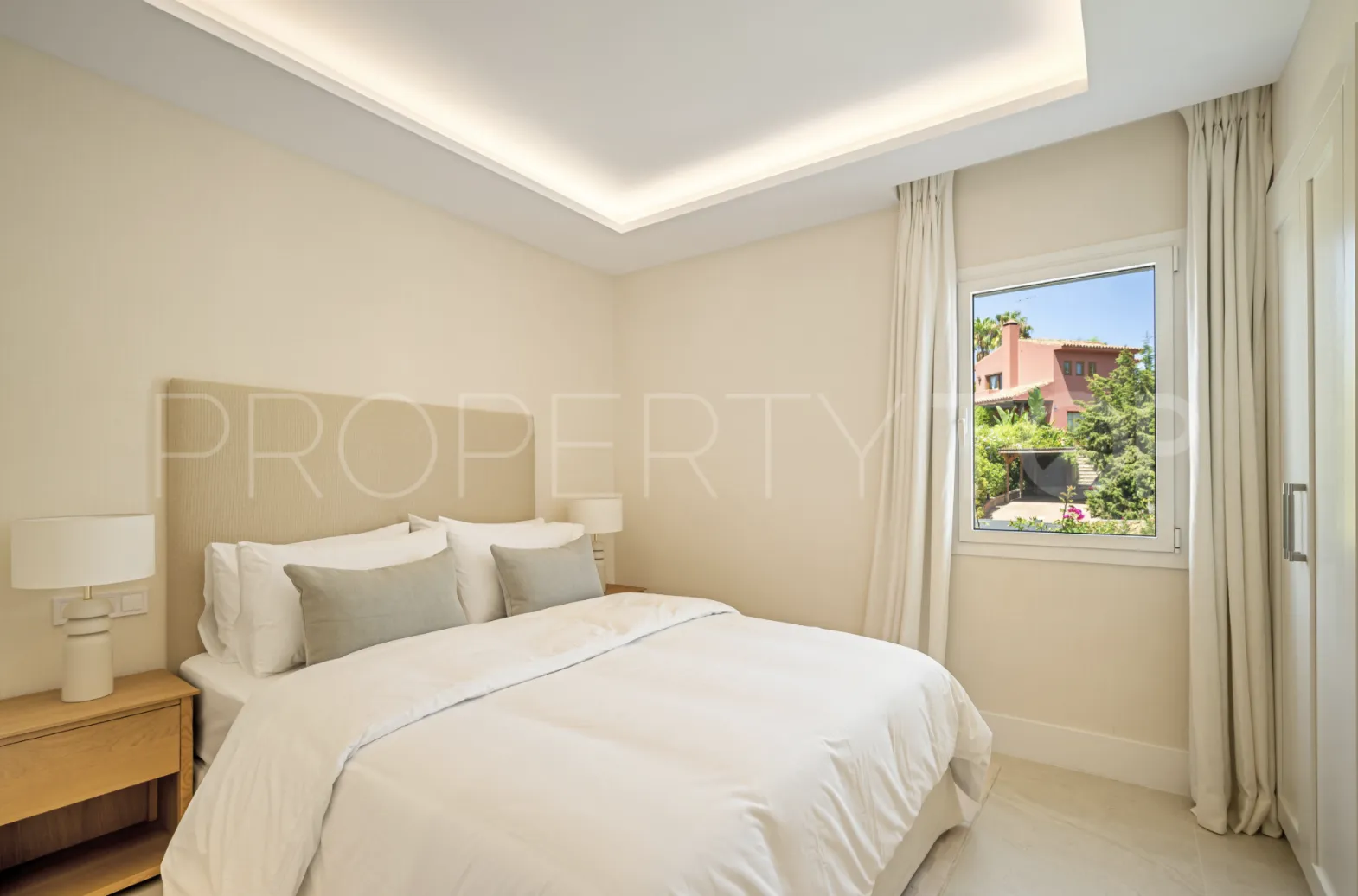 Adosado a la venta en La Quinta con 4 dormitorios