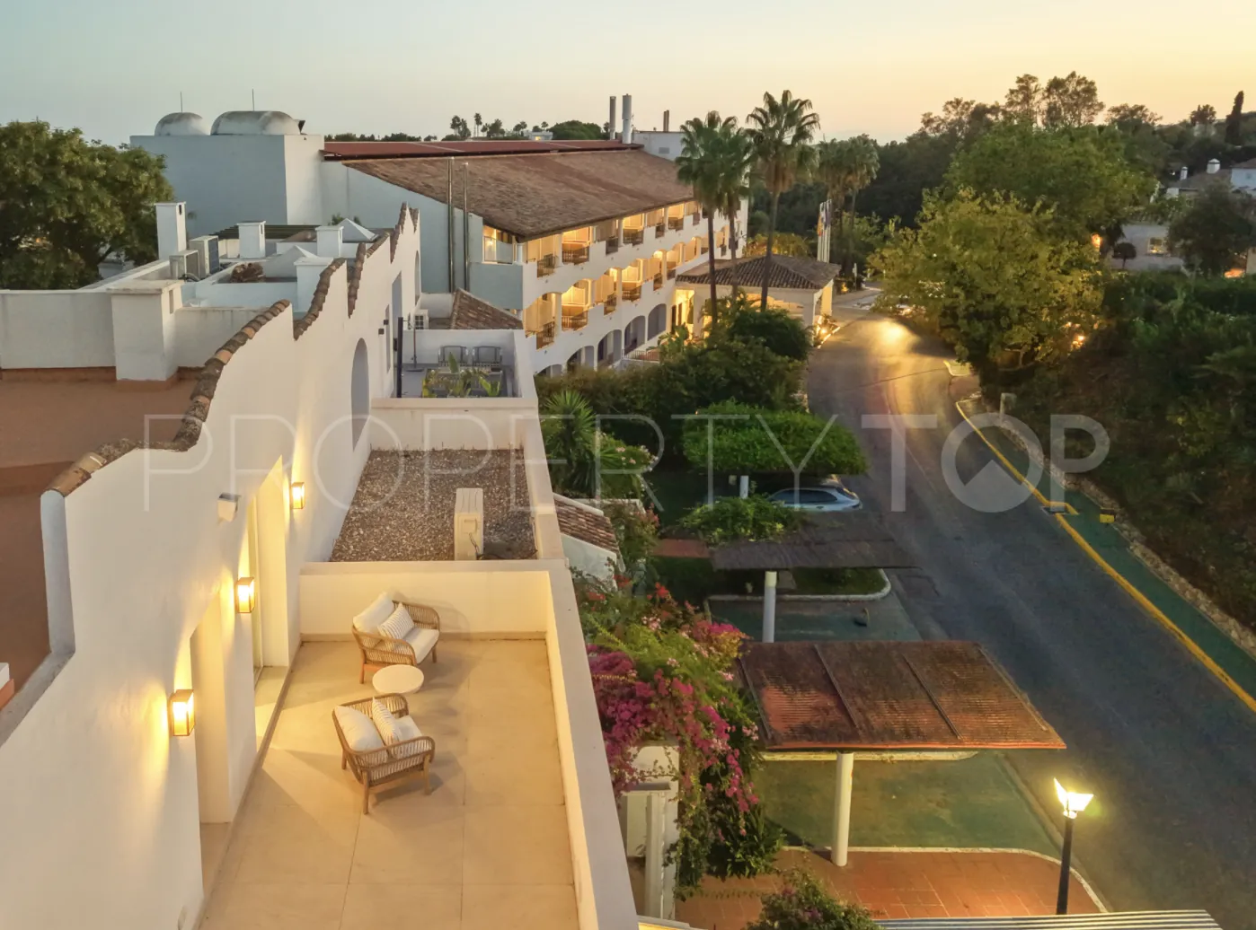Adosado a la venta en La Quinta con 4 dormitorios