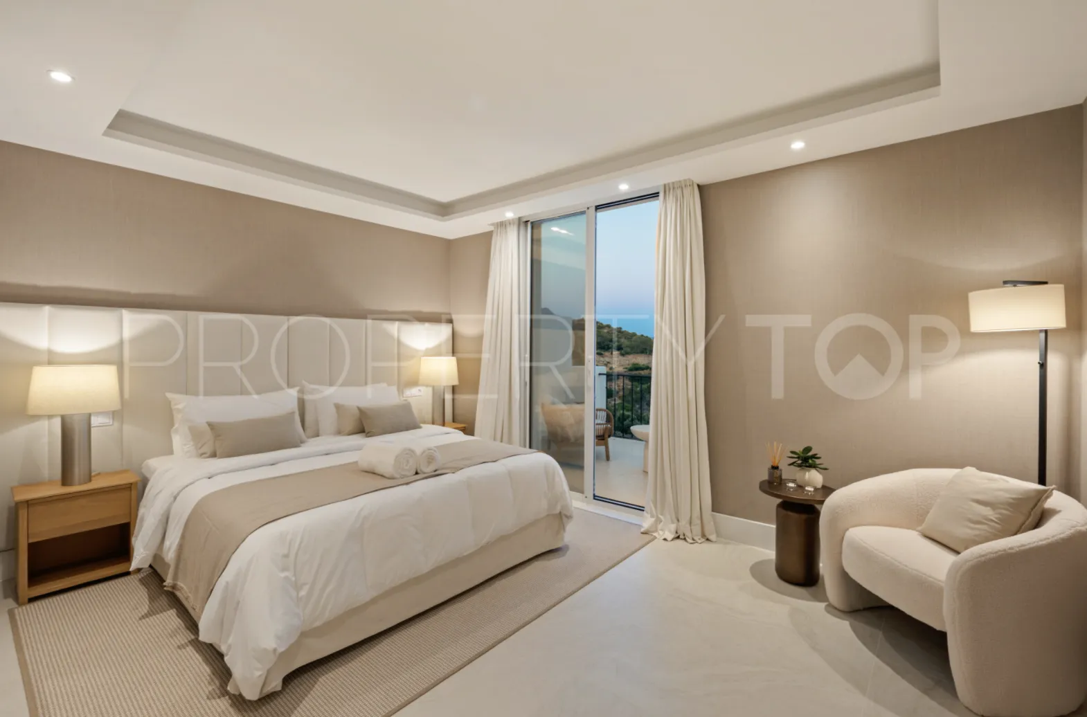Adosado a la venta en La Quinta con 4 dormitorios
