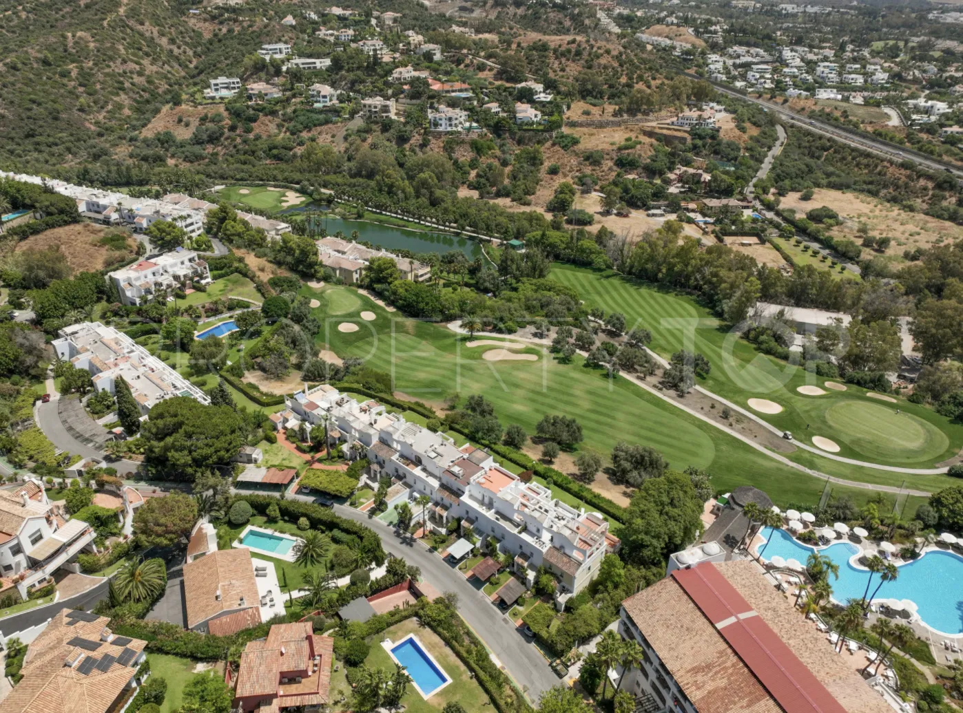Adosado a la venta en La Quinta con 4 dormitorios
