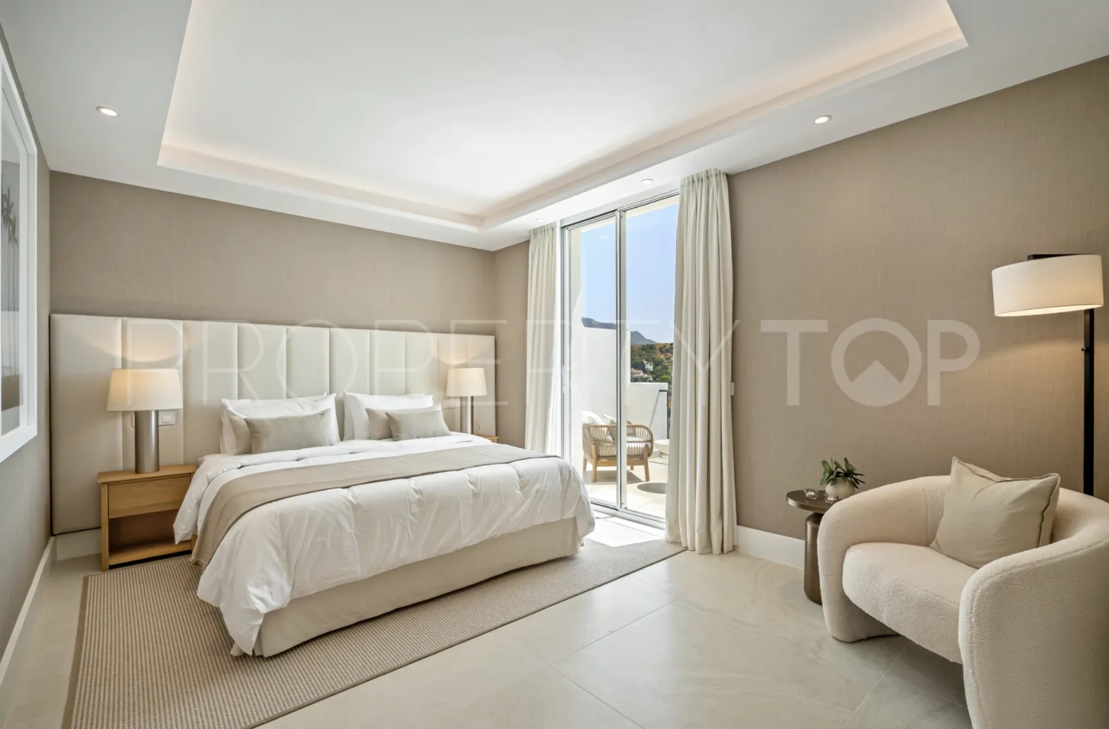 Adosado a la venta en La Quinta con 4 dormitorios