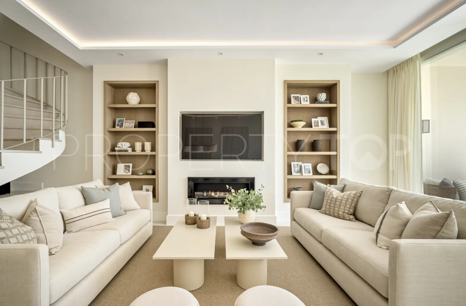 Adosado a la venta en La Quinta con 4 dormitorios