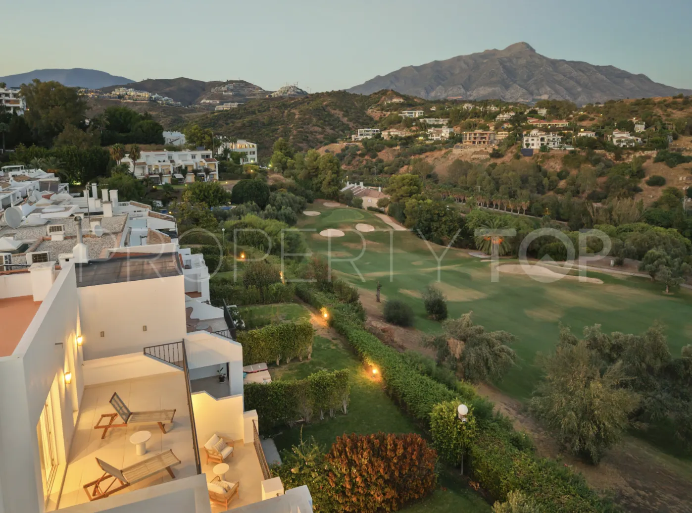 Adosado a la venta en La Quinta con 4 dormitorios
