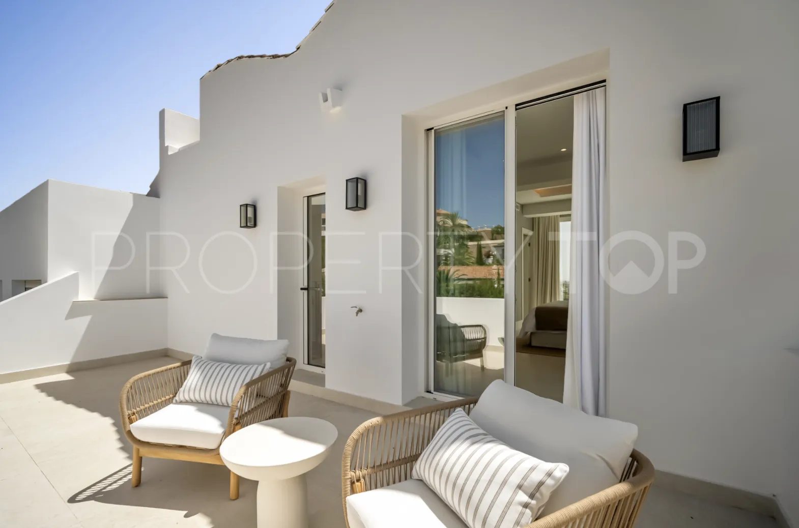 Adosado a la venta en La Quinta con 4 dormitorios