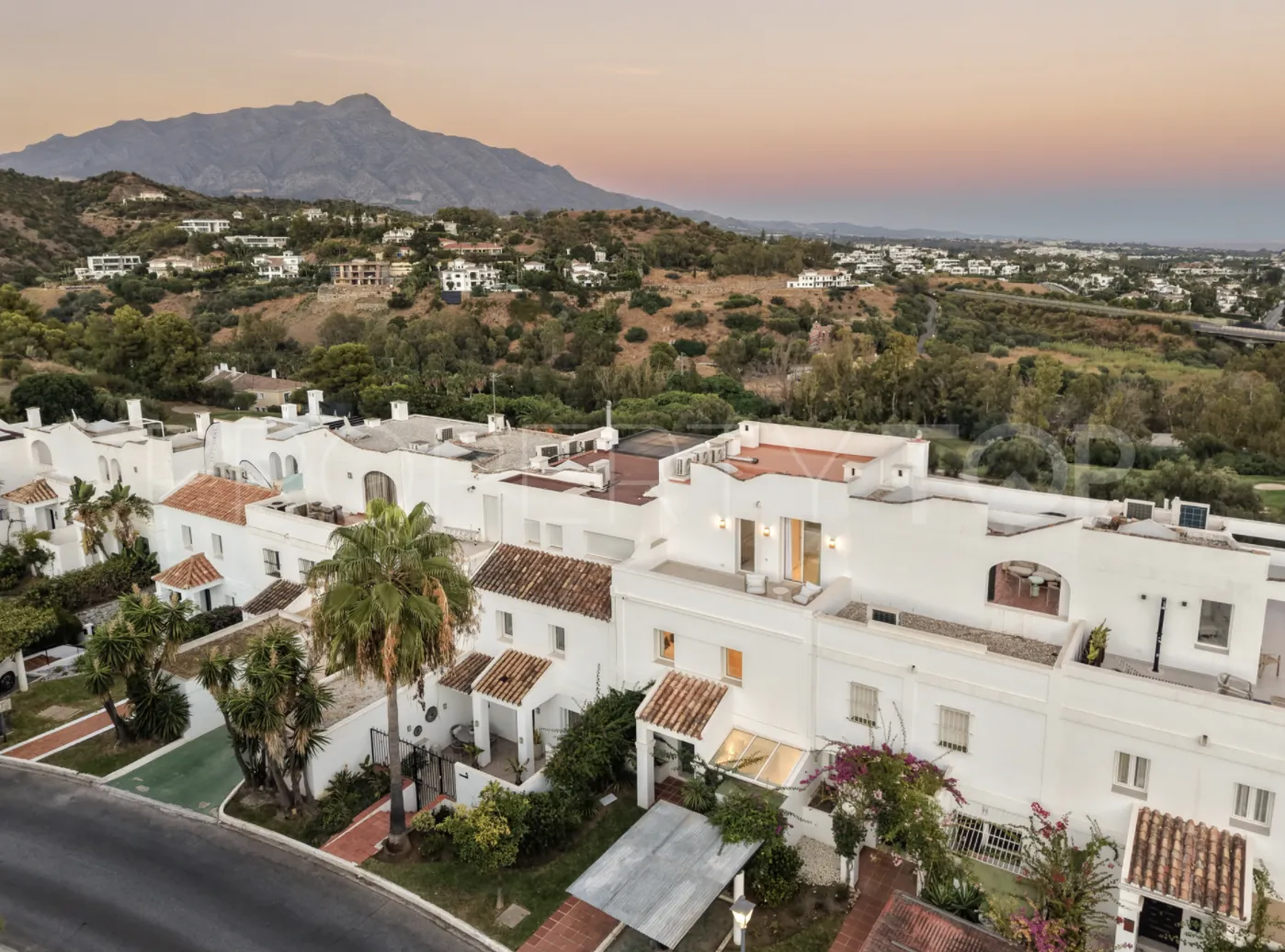 Adosado a la venta en La Quinta con 4 dormitorios
