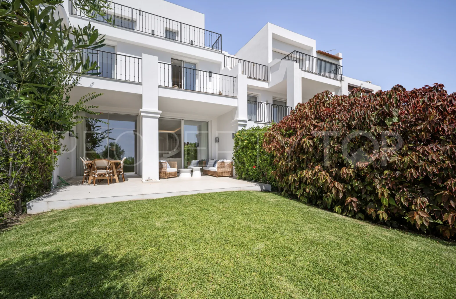 Adosado a la venta en La Quinta con 4 dormitorios