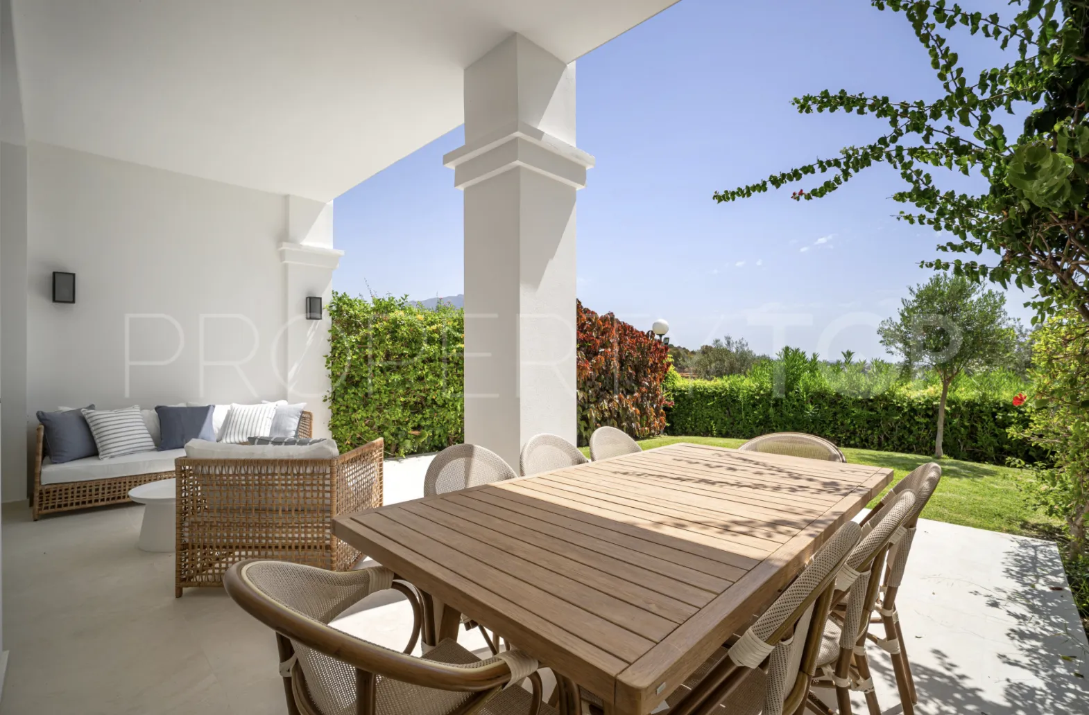 Adosado a la venta en La Quinta con 4 dormitorios