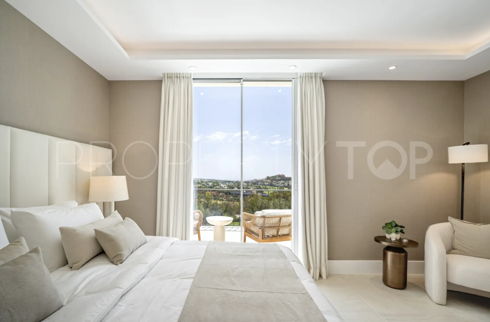 Adosado a la venta en La Quinta con 4 dormitorios
