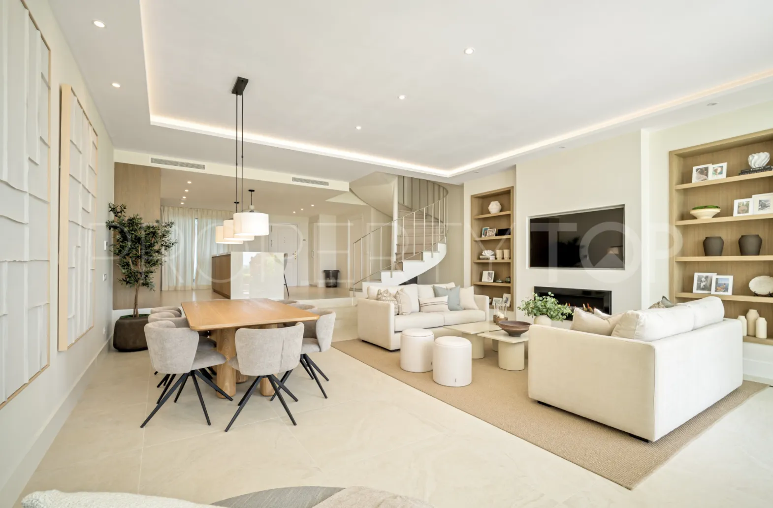 Adosado a la venta en La Quinta con 4 dormitorios