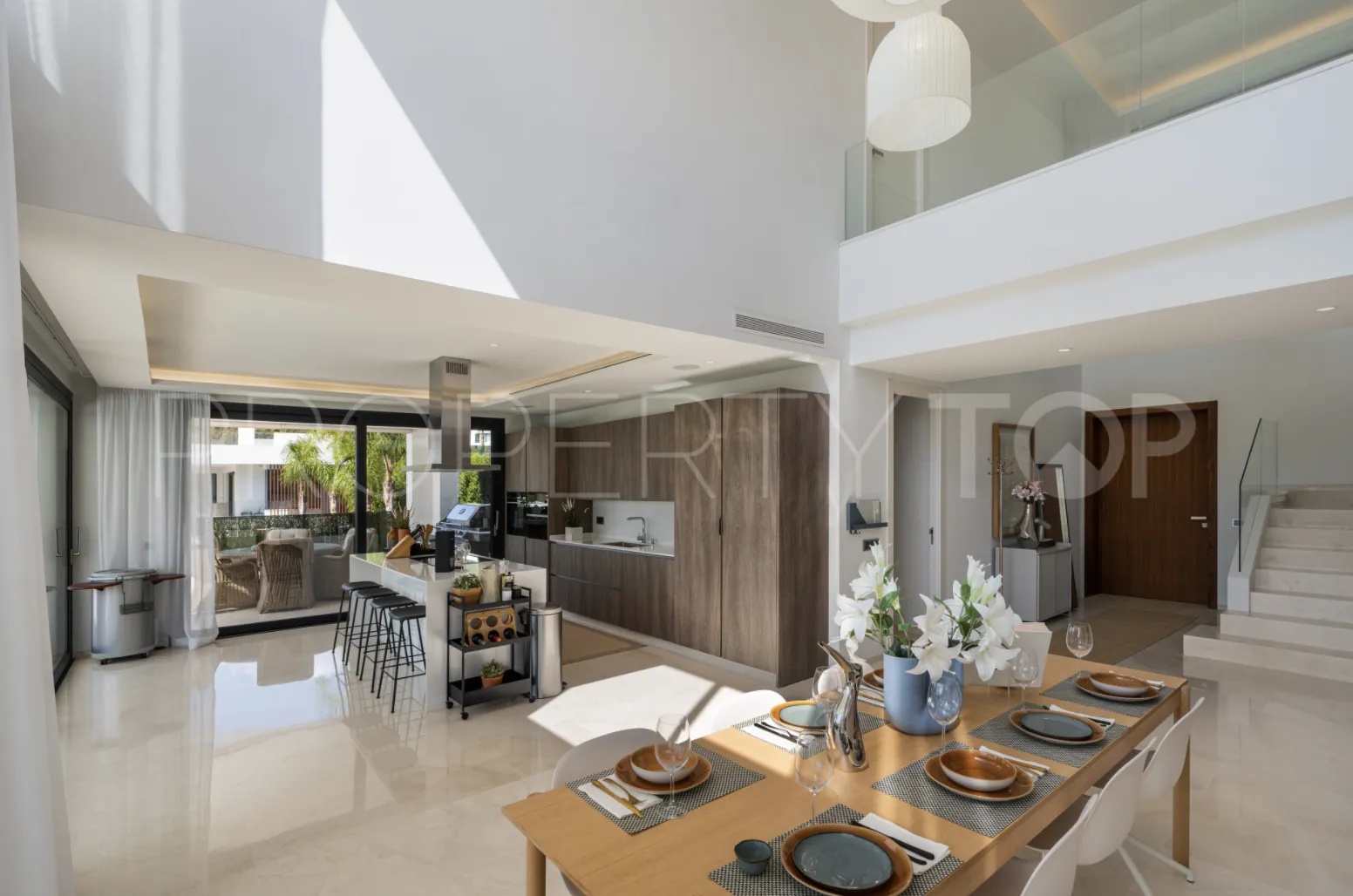 5 bedrooms villa for sale in Nueva Andalucia
