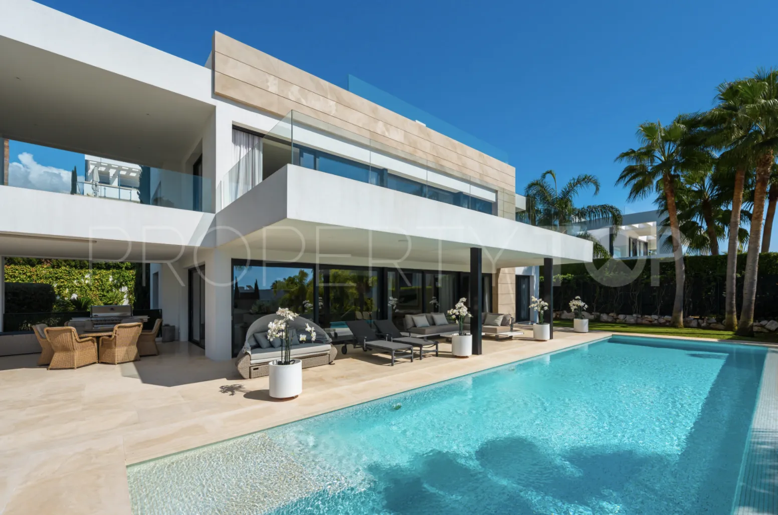 5 bedrooms villa for sale in Nueva Andalucia