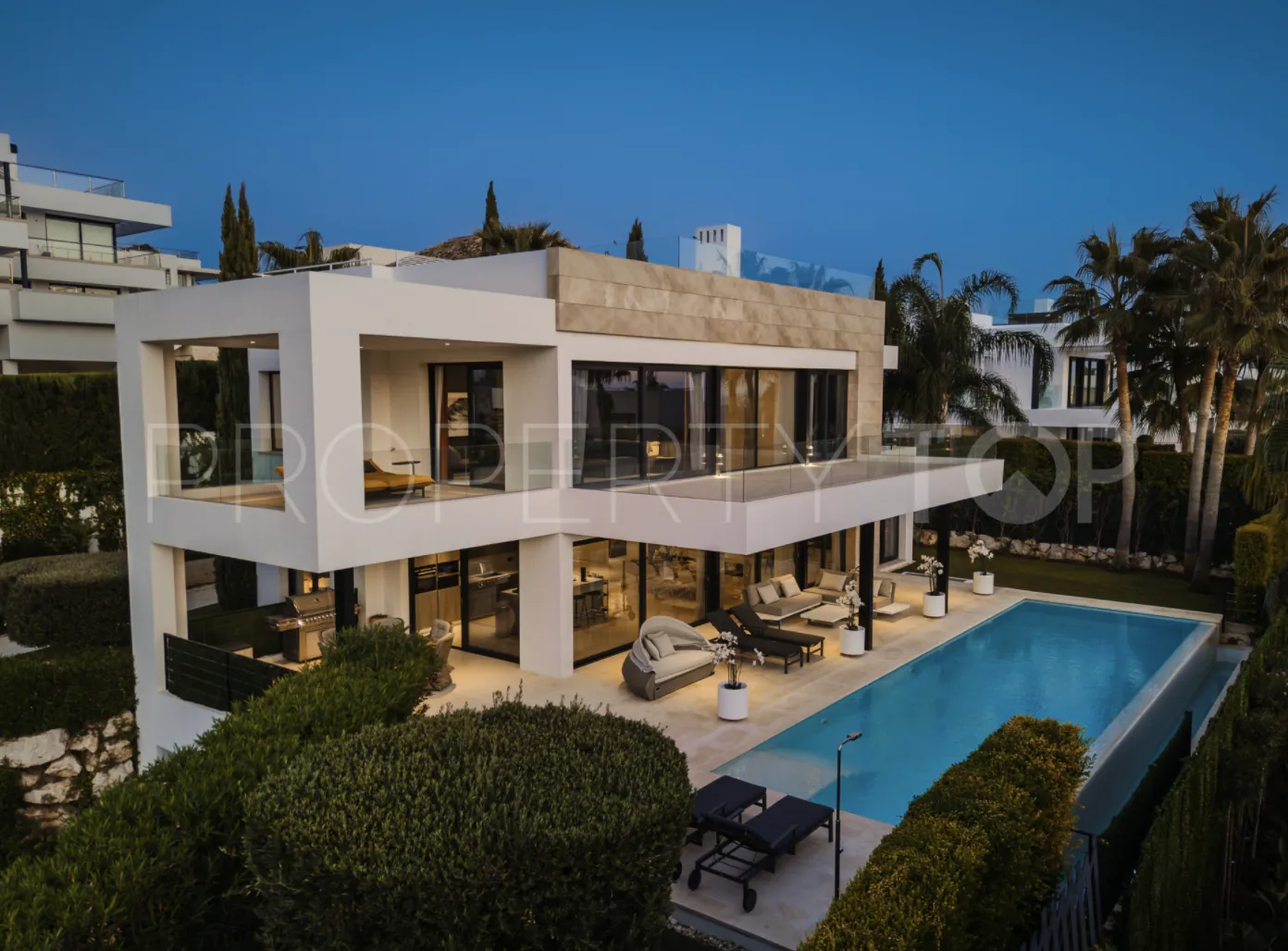 5 bedrooms villa for sale in Nueva Andalucia