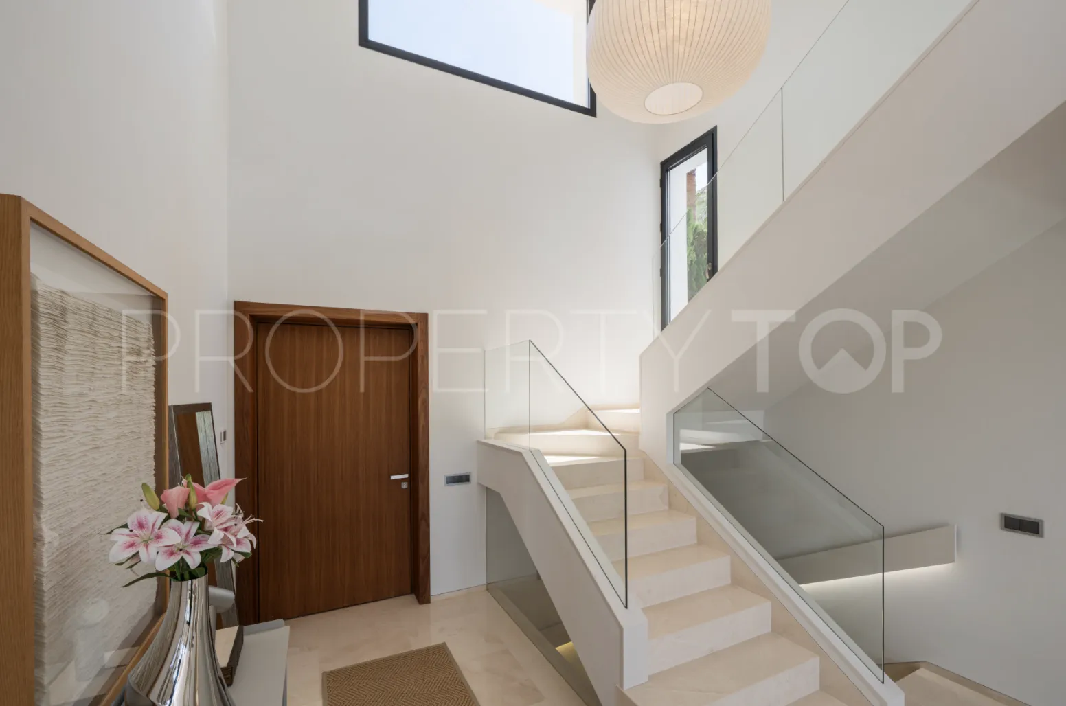 5 bedrooms villa for sale in Nueva Andalucia