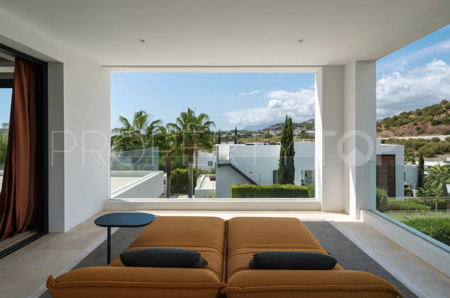 5 bedrooms villa for sale in Nueva Andalucia