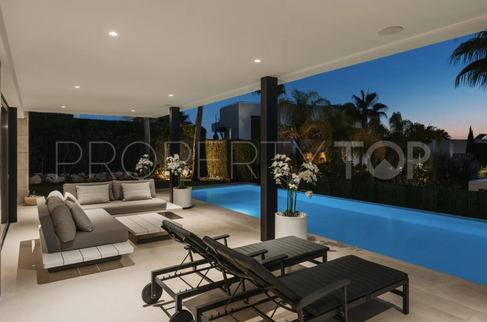 5 bedrooms villa for sale in Nueva Andalucia