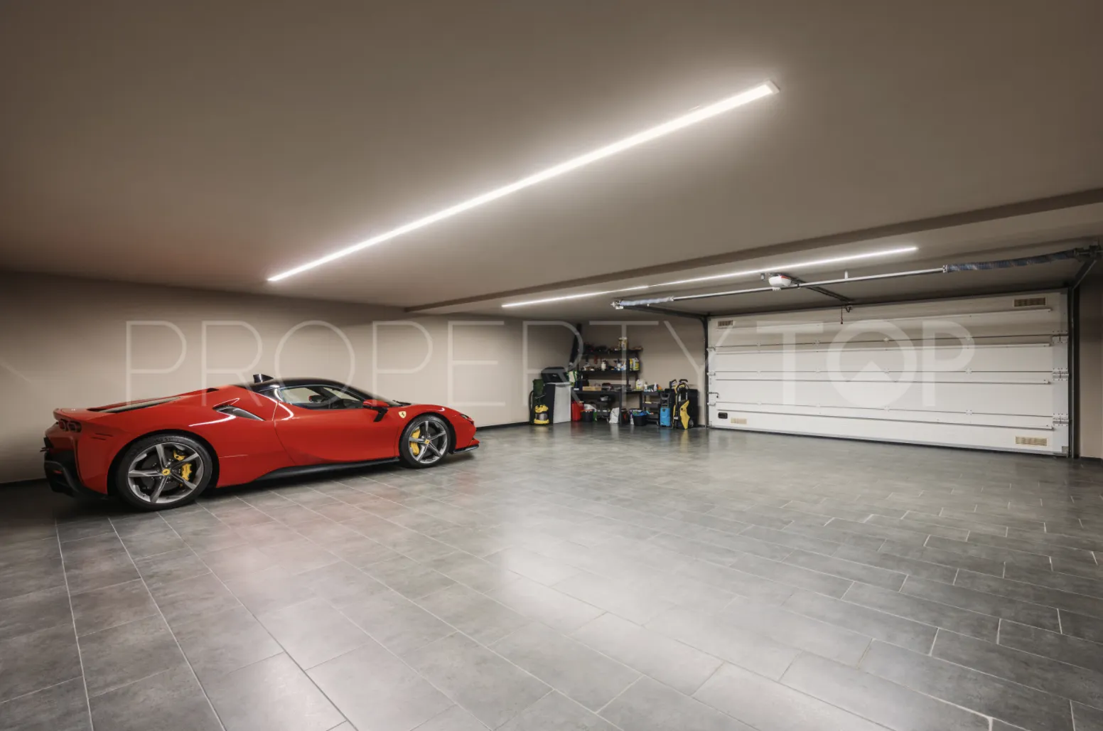 5 bedrooms villa for sale in Nueva Andalucia