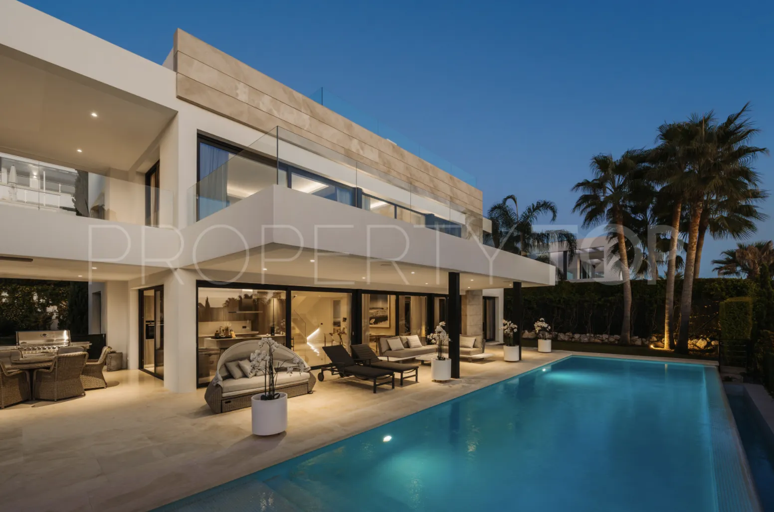 5 bedrooms villa for sale in Nueva Andalucia