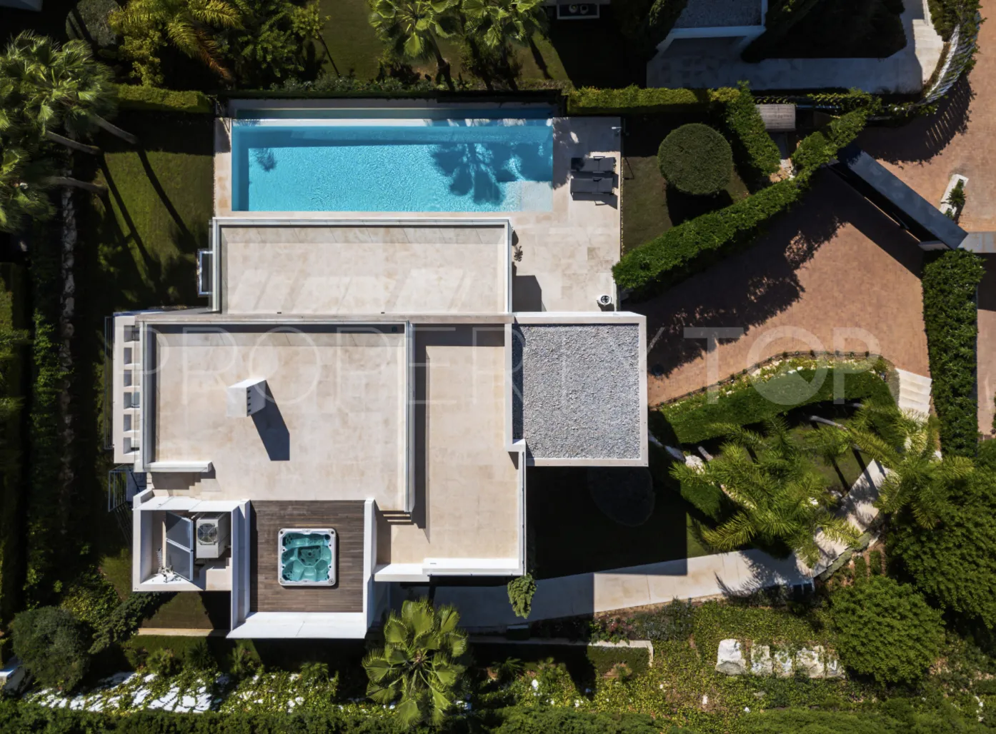 5 bedrooms villa for sale in Nueva Andalucia