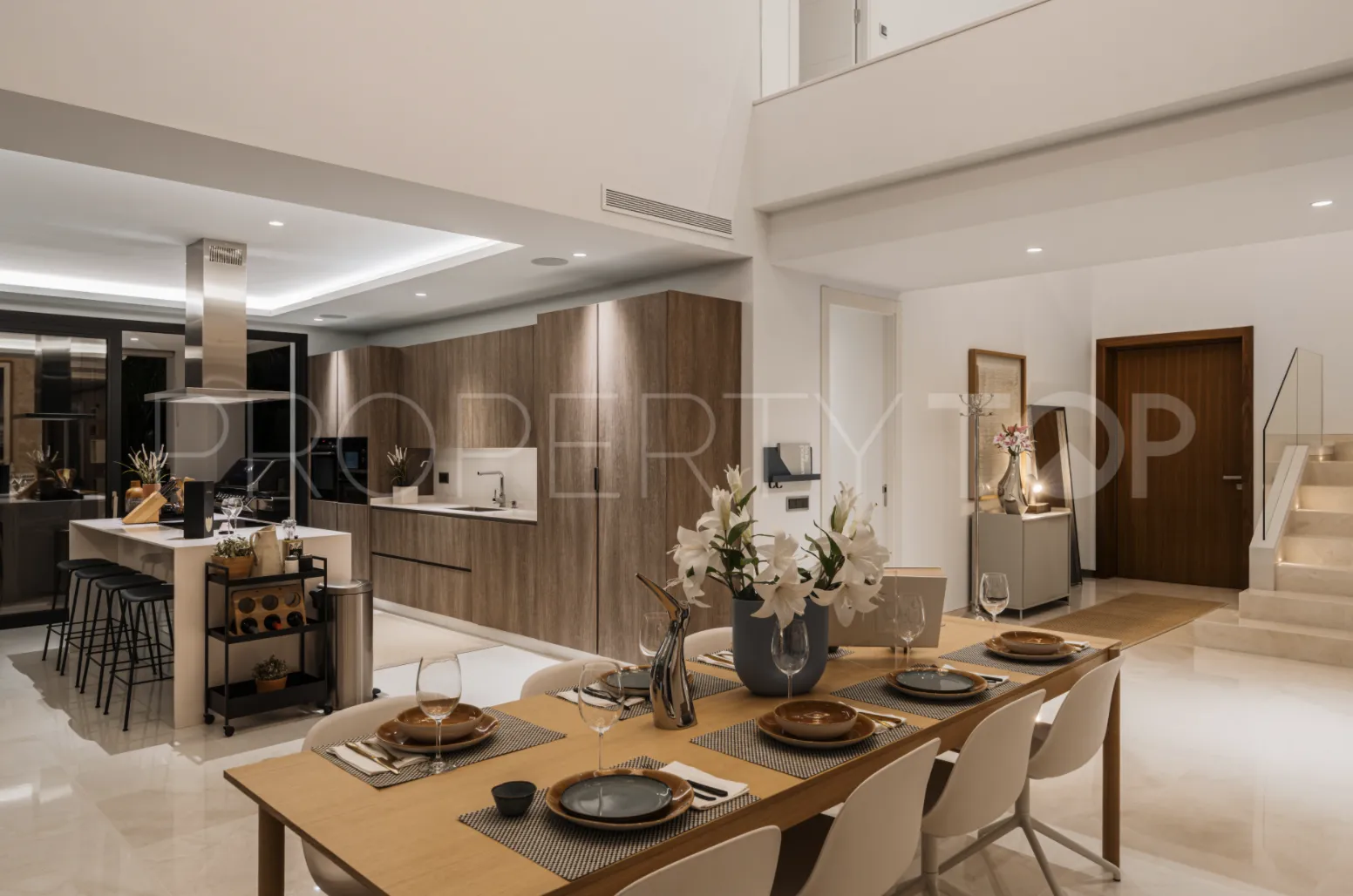 5 bedrooms villa for sale in Nueva Andalucia