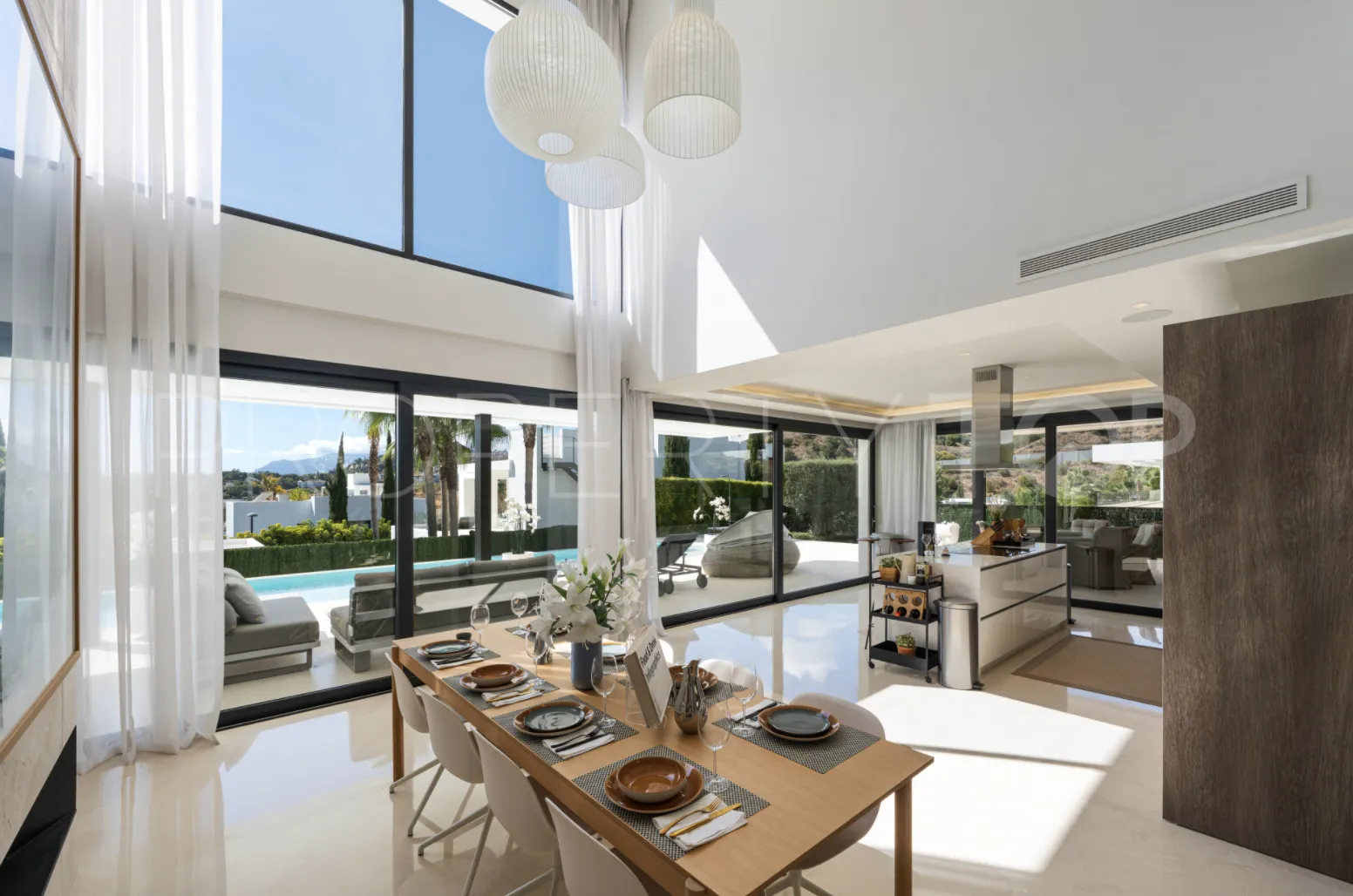 5 bedrooms villa for sale in Nueva Andalucia