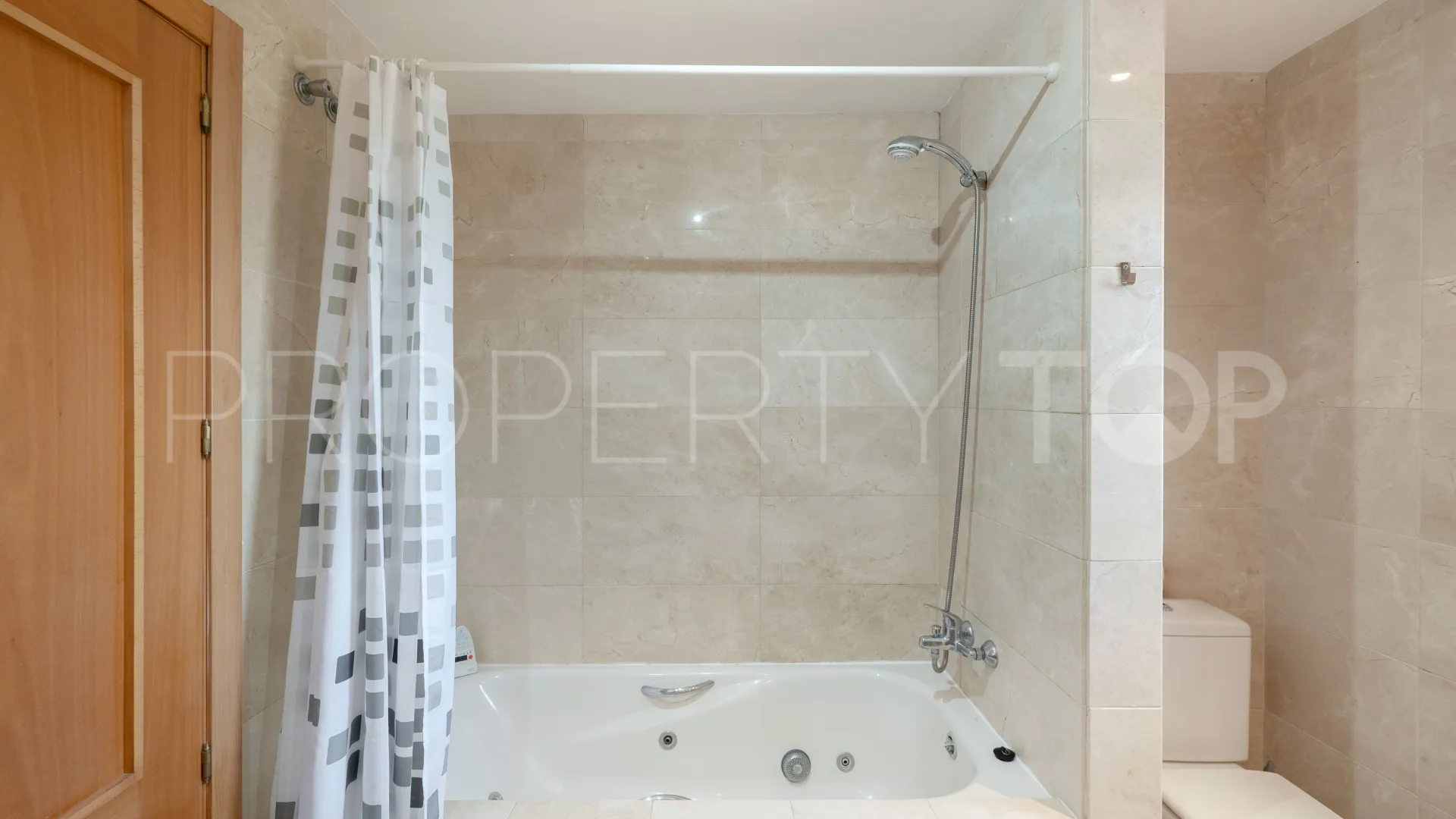 Comprar apartamento con 3 dormitorios en Beach Side New Golden Mile