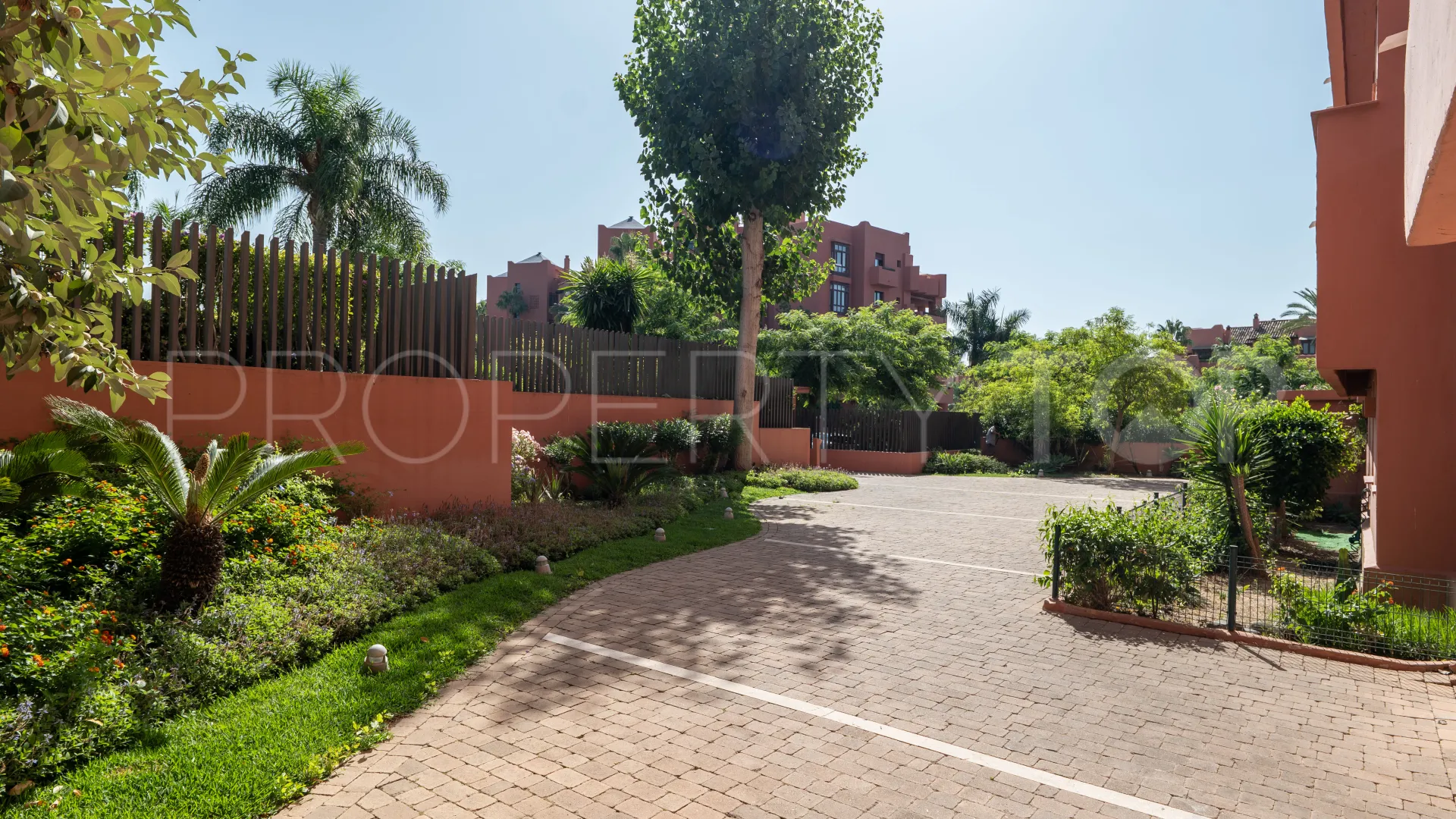 Comprar apartamento con 3 dormitorios en Beach Side New Golden Mile