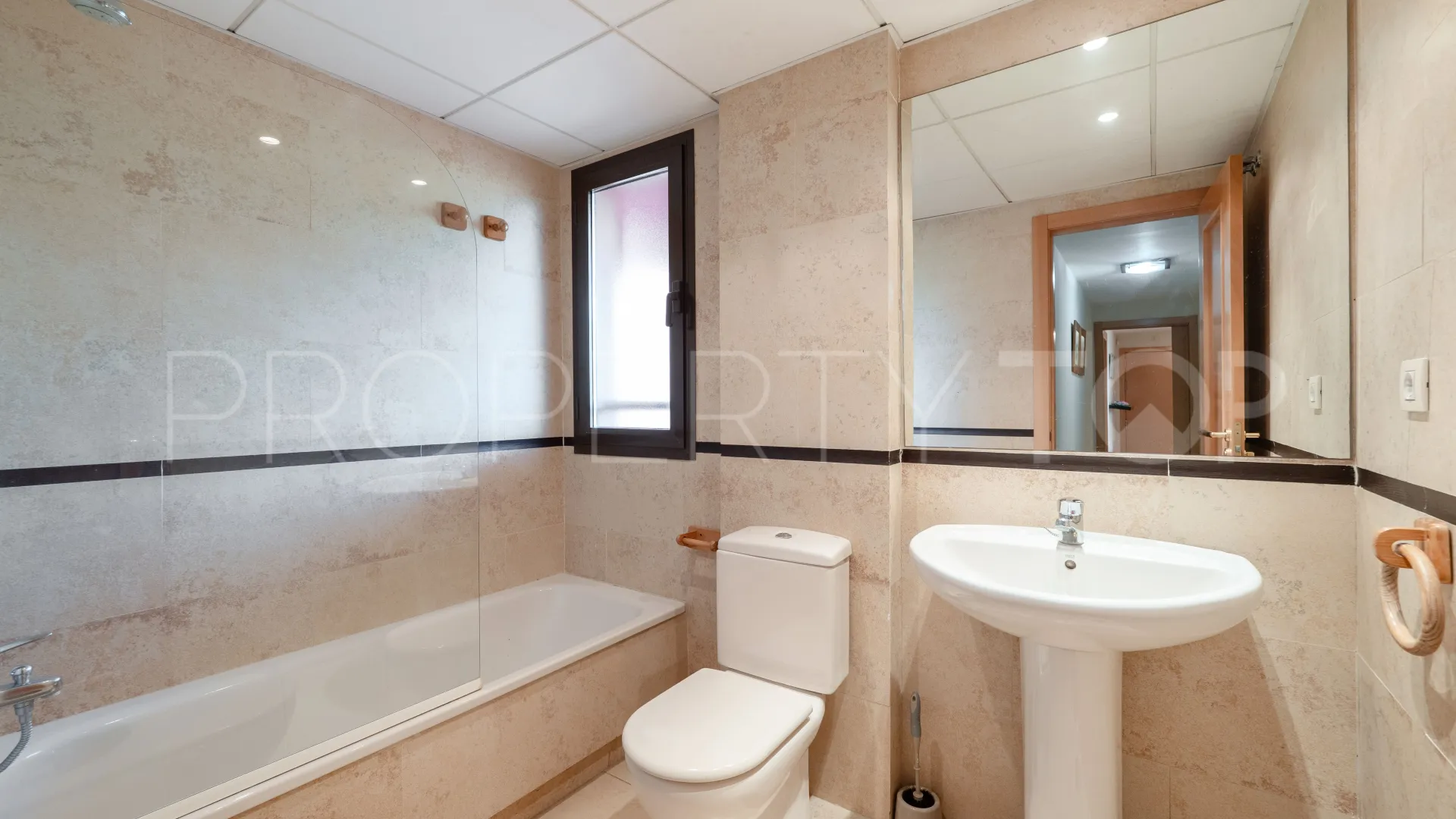 Comprar apartamento con 3 dormitorios en Beach Side New Golden Mile