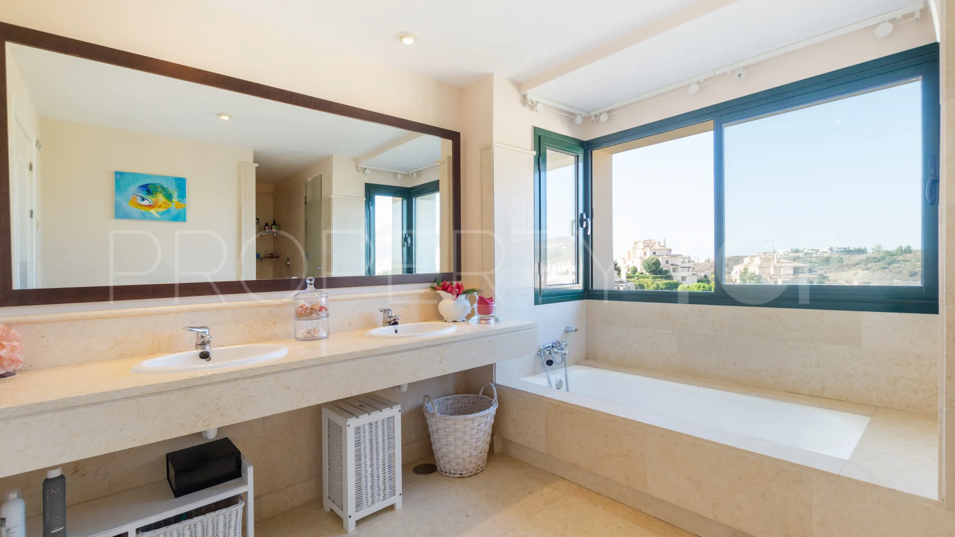 Duplex penthouse with 4 bedrooms for sale in Los Capanes del Golf