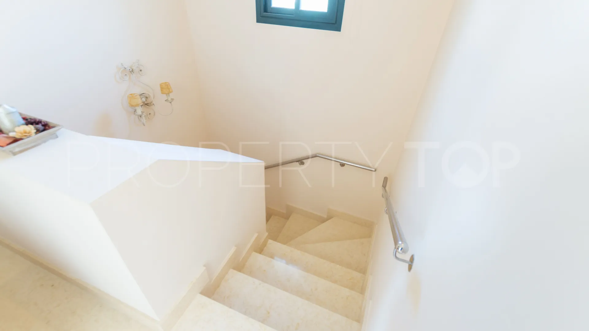 Duplex penthouse with 4 bedrooms for sale in Los Capanes del Golf