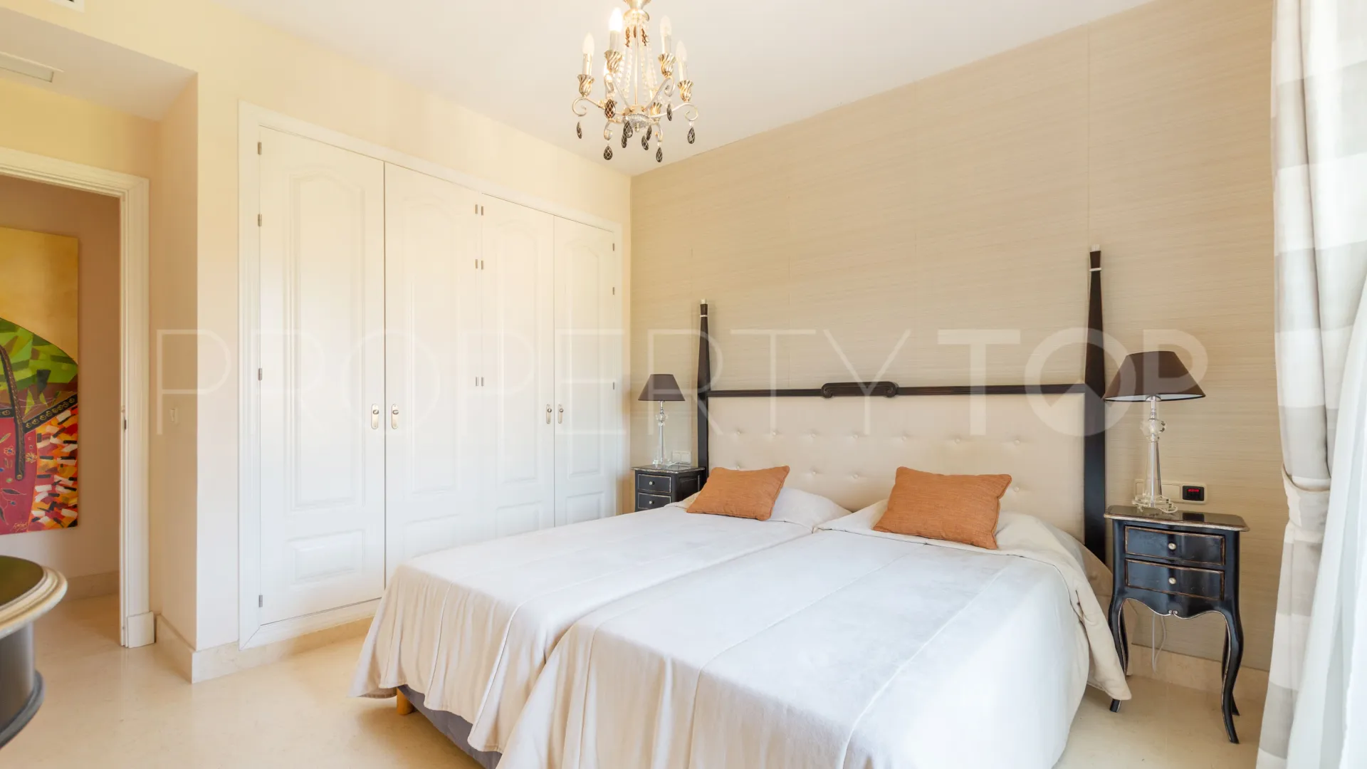 Duplex penthouse with 4 bedrooms for sale in Los Capanes del Golf