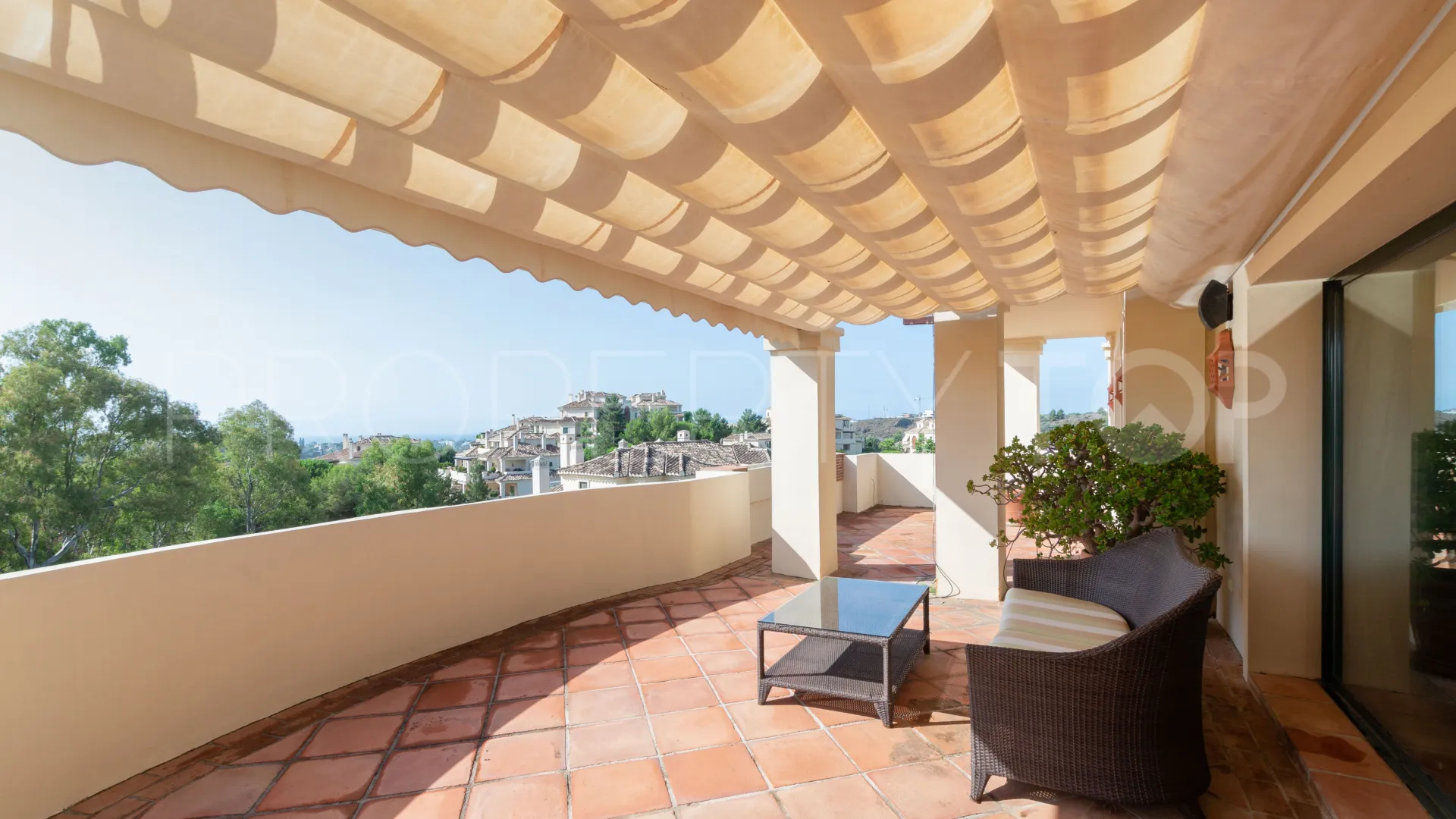 Duplex penthouse with 4 bedrooms for sale in Los Capanes del Golf
