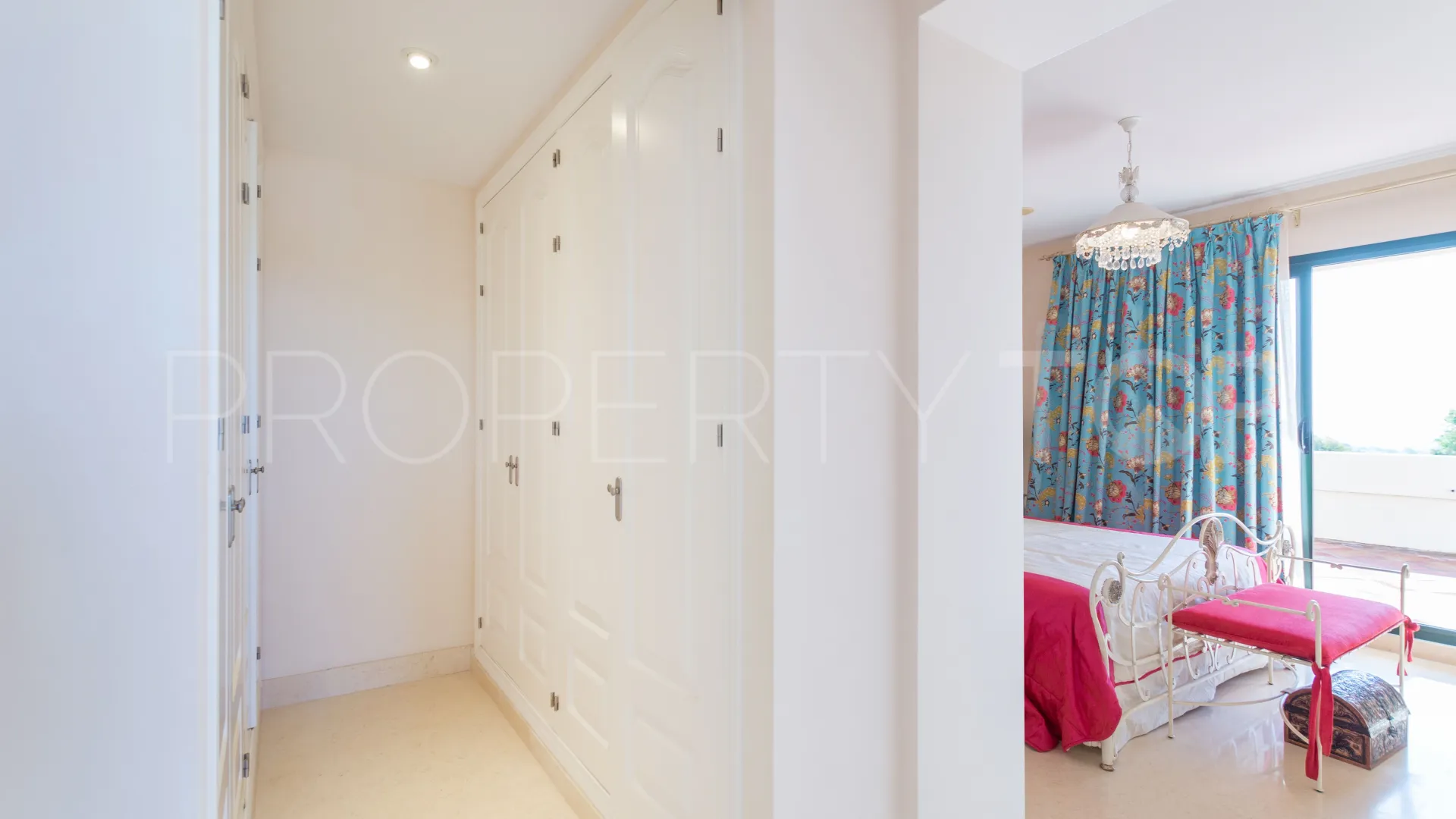 Duplex penthouse with 4 bedrooms for sale in Los Capanes del Golf